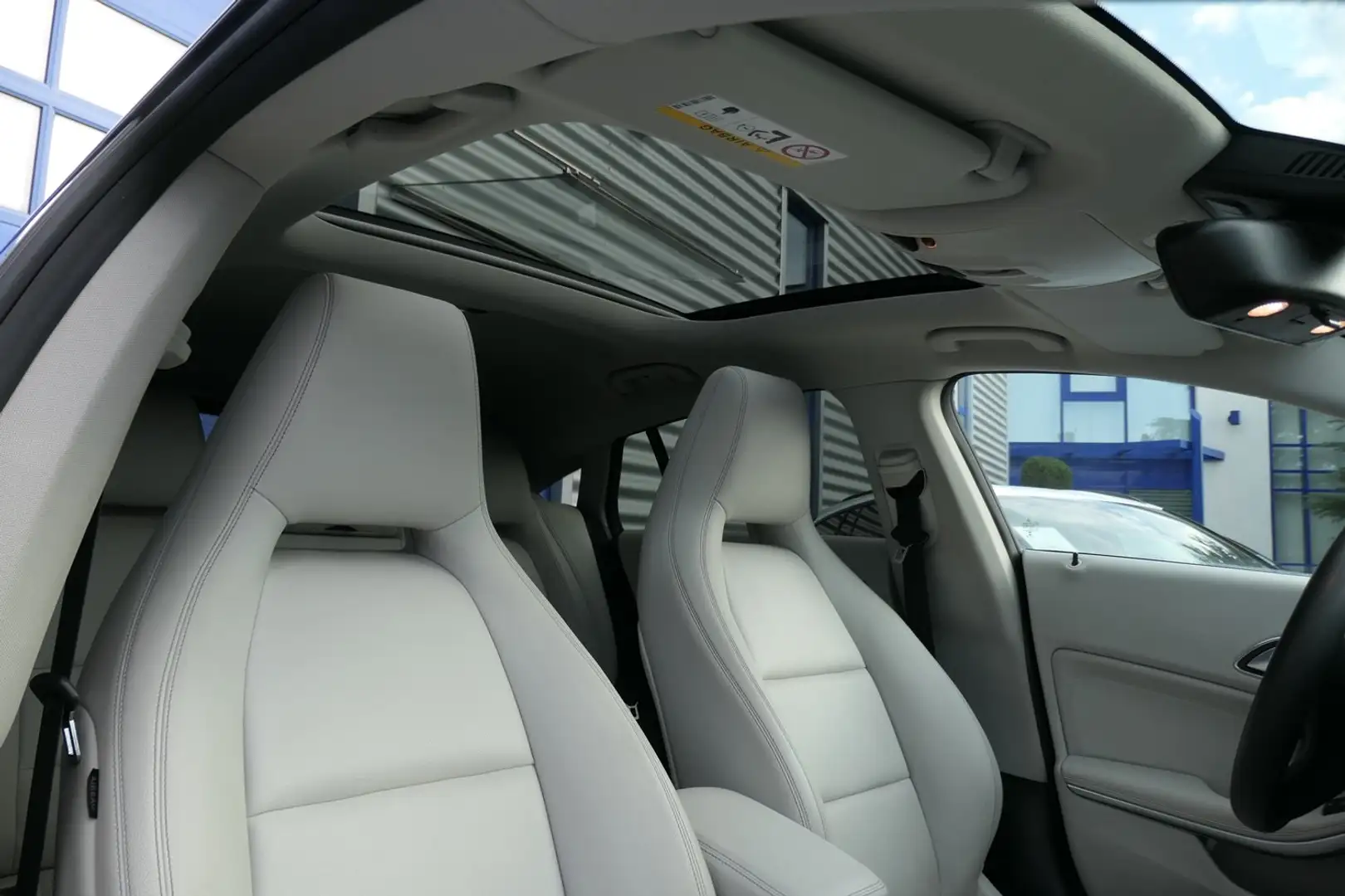 Mercedes-Benz CLA 200 CLA 200 d Shooting Brake d 7G-DCT Panorama Kamera Grau - 2