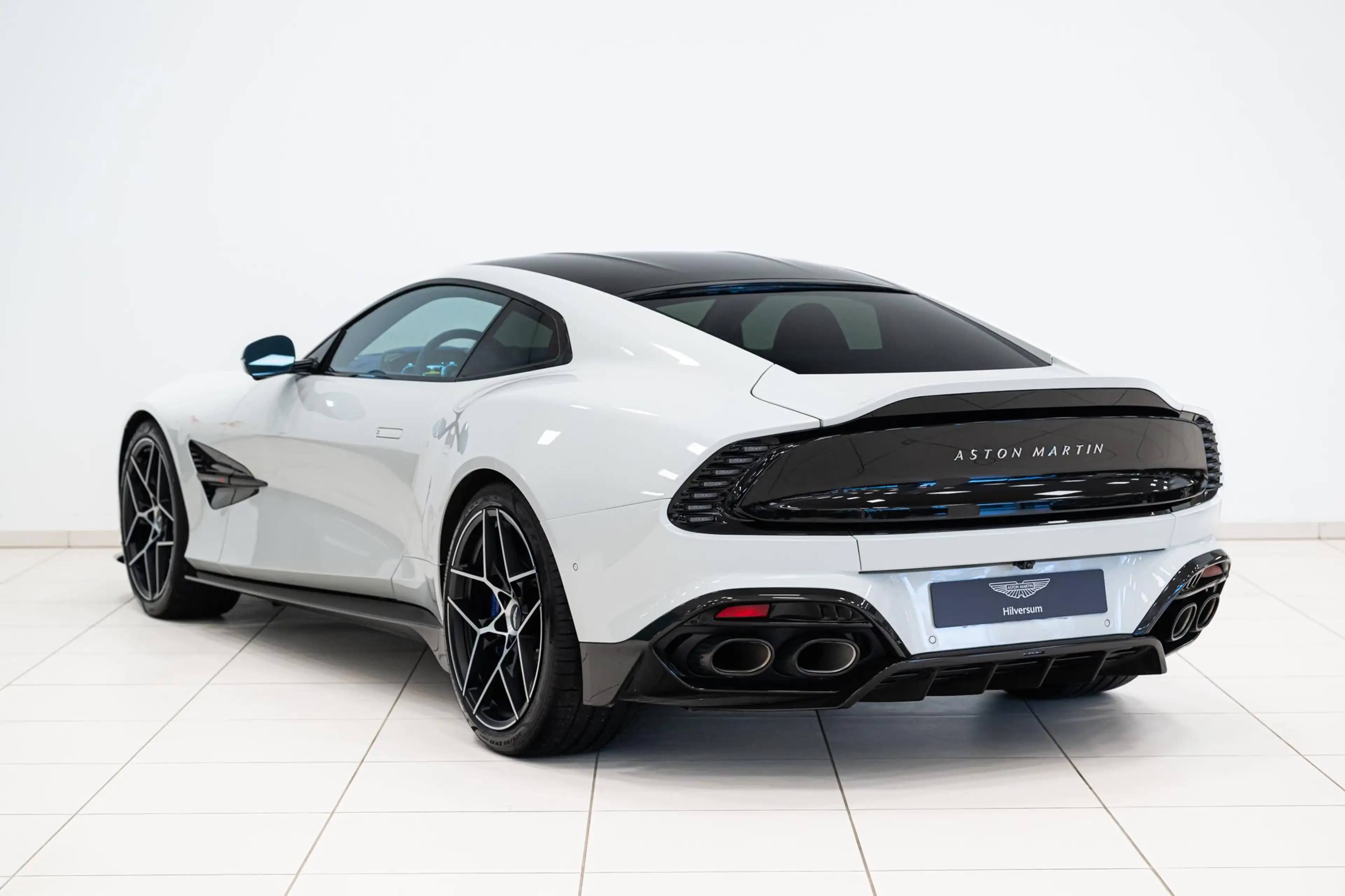 Aston Martin Vanquish Coupe | Full Options | 25MY Incl. BPM | — photo 4