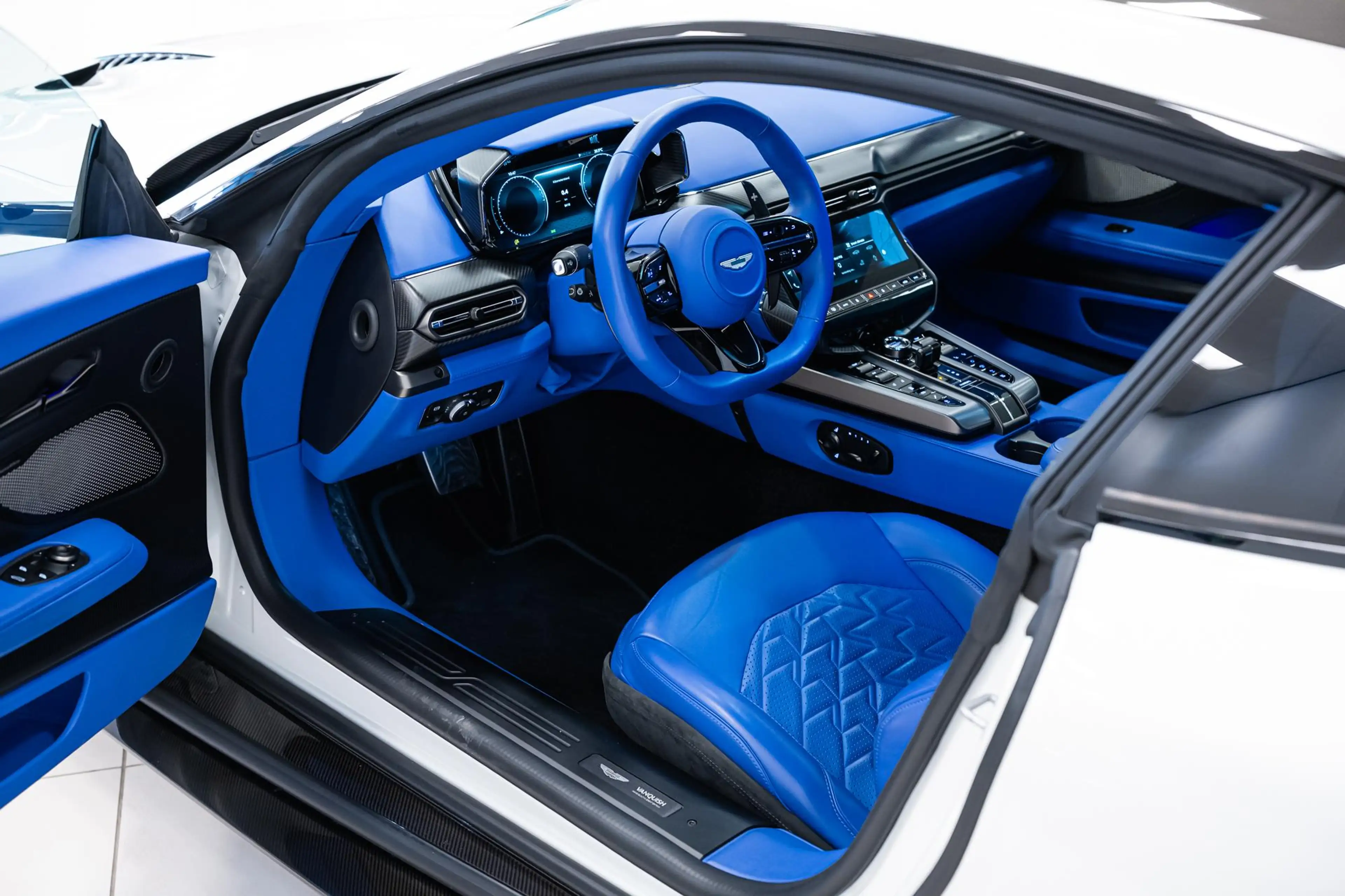 Aston Martin Vanquish Coupe | Full Options | 25MY Incl. BPM | — photo 6