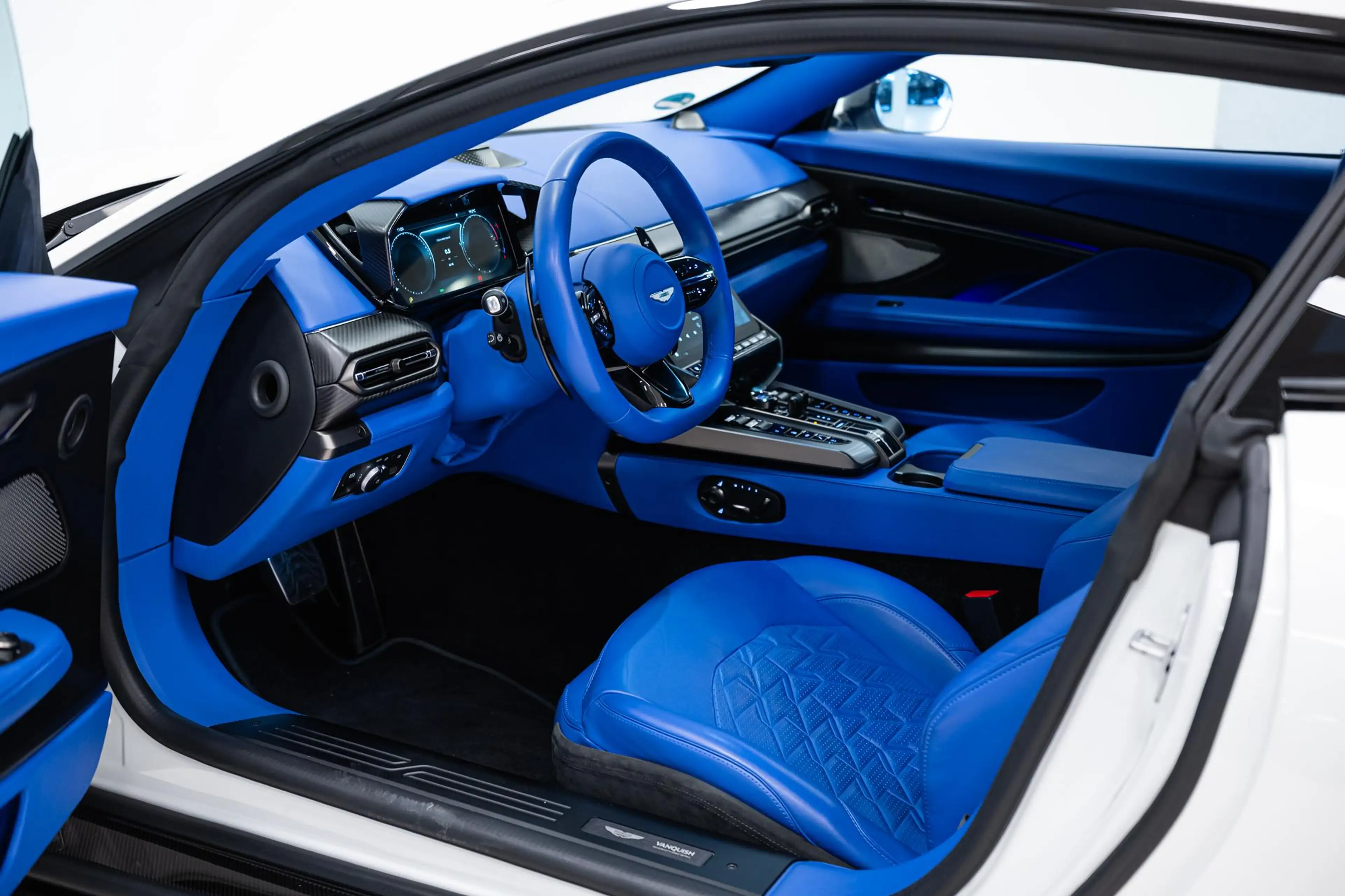 Aston Martin Vanquish Coupe | Full Options | 25MY Incl. BPM | — photo 15