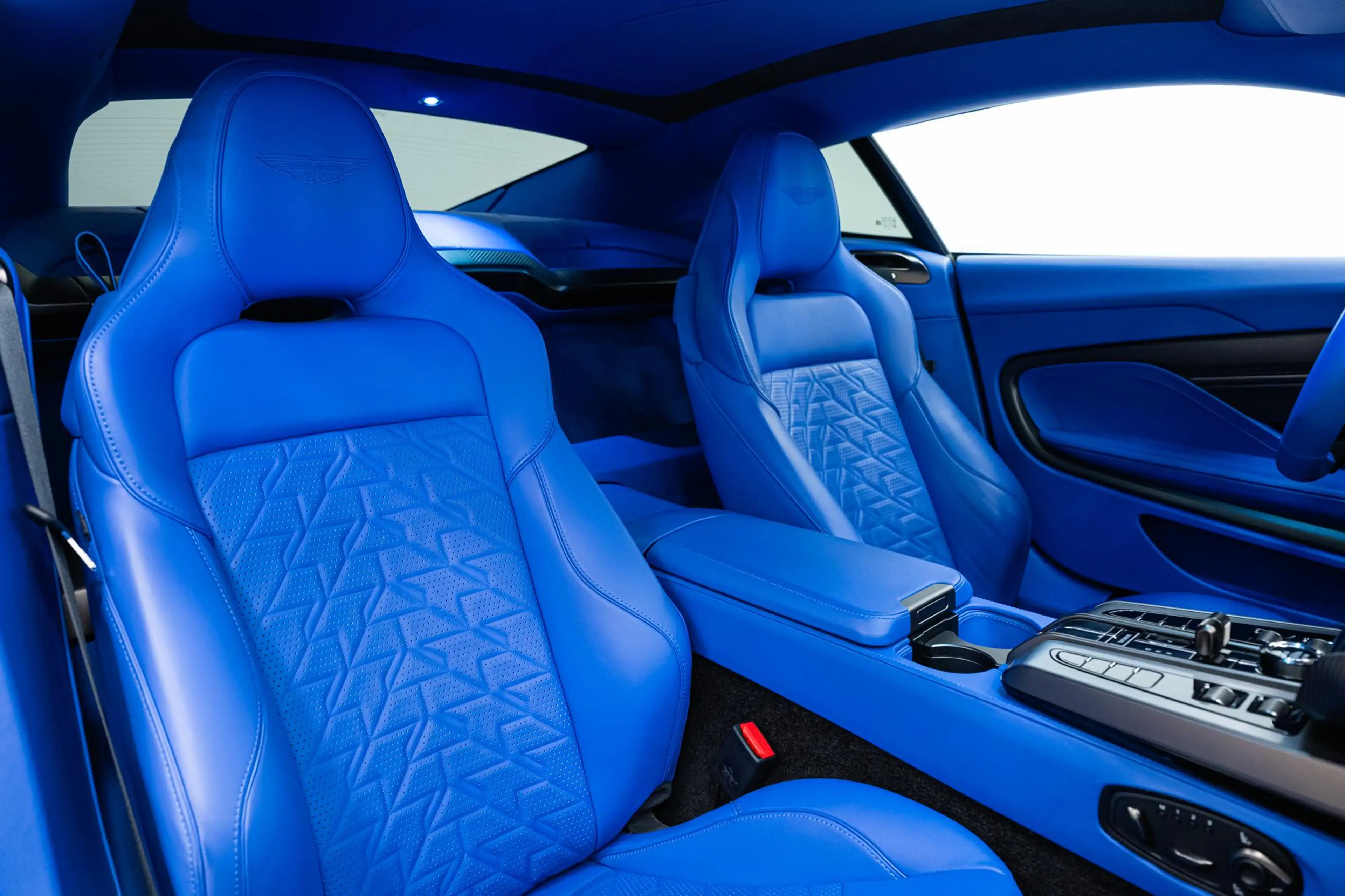 Aston Martin Vanquish Coupe | Full Options | 25MY Incl. BPM | — photo 9