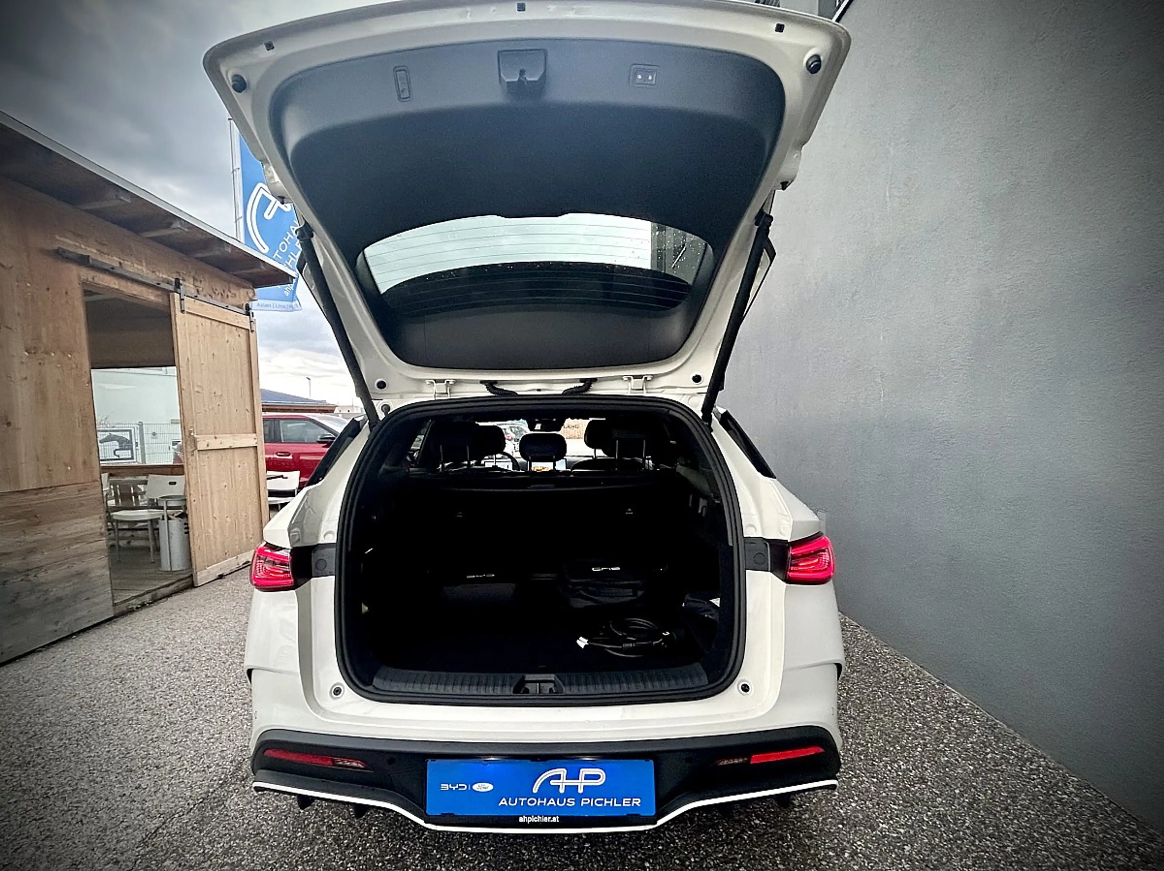 BYD Seal 6 DM-i Touring Comfort Lite PHEV 19kWh 212PS LEAS... — photo 15