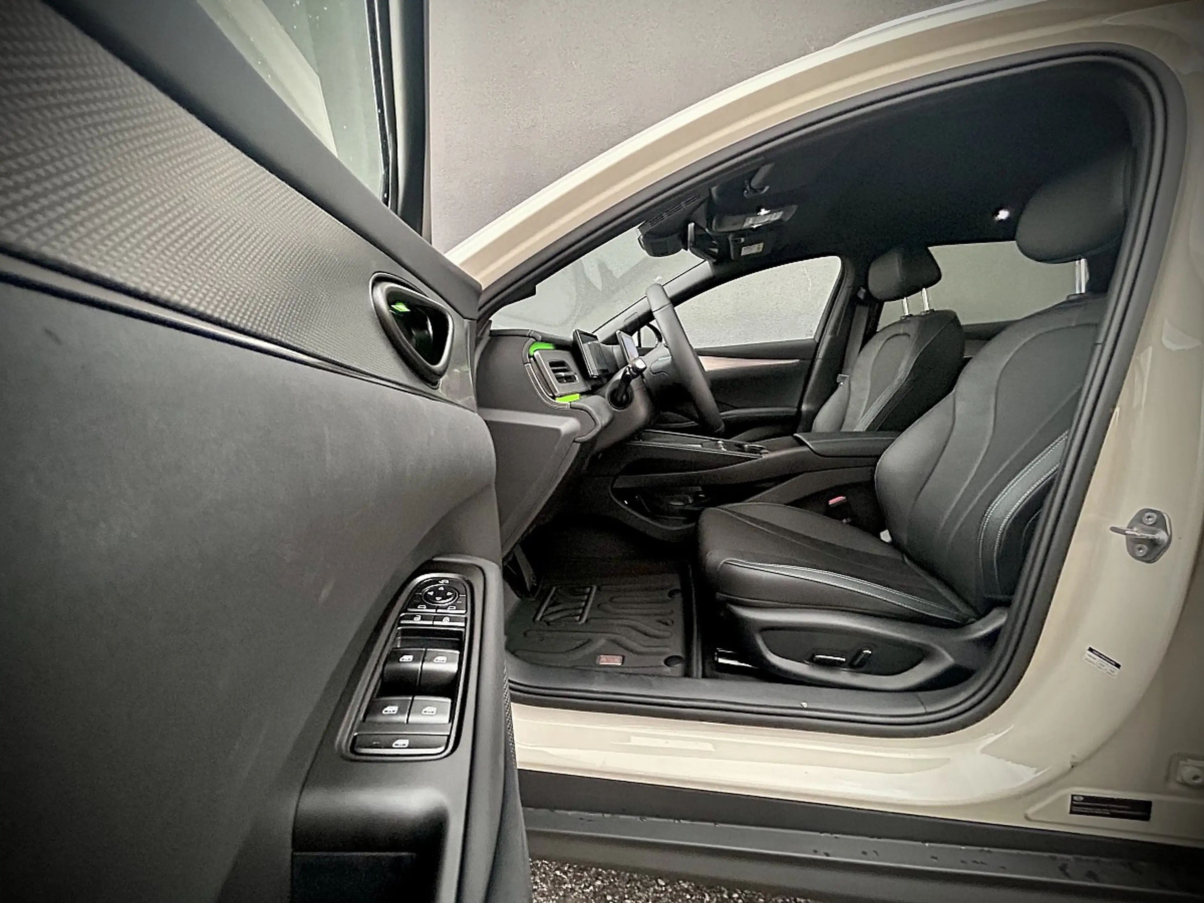 BYD Seal 6 DM-i Touring Comfort Lite PHEV 19kWh 212PS LEAS... — photo 6