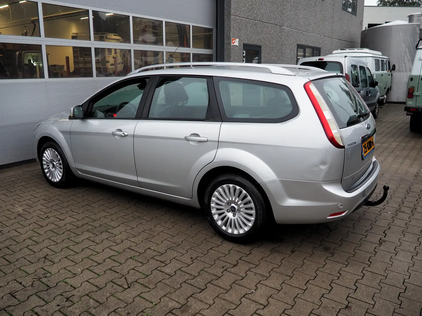 Ford Focus Wagon 1.8 16V Limited CLIMA NAVI PARKEER S. TREKH. Grijs - 2