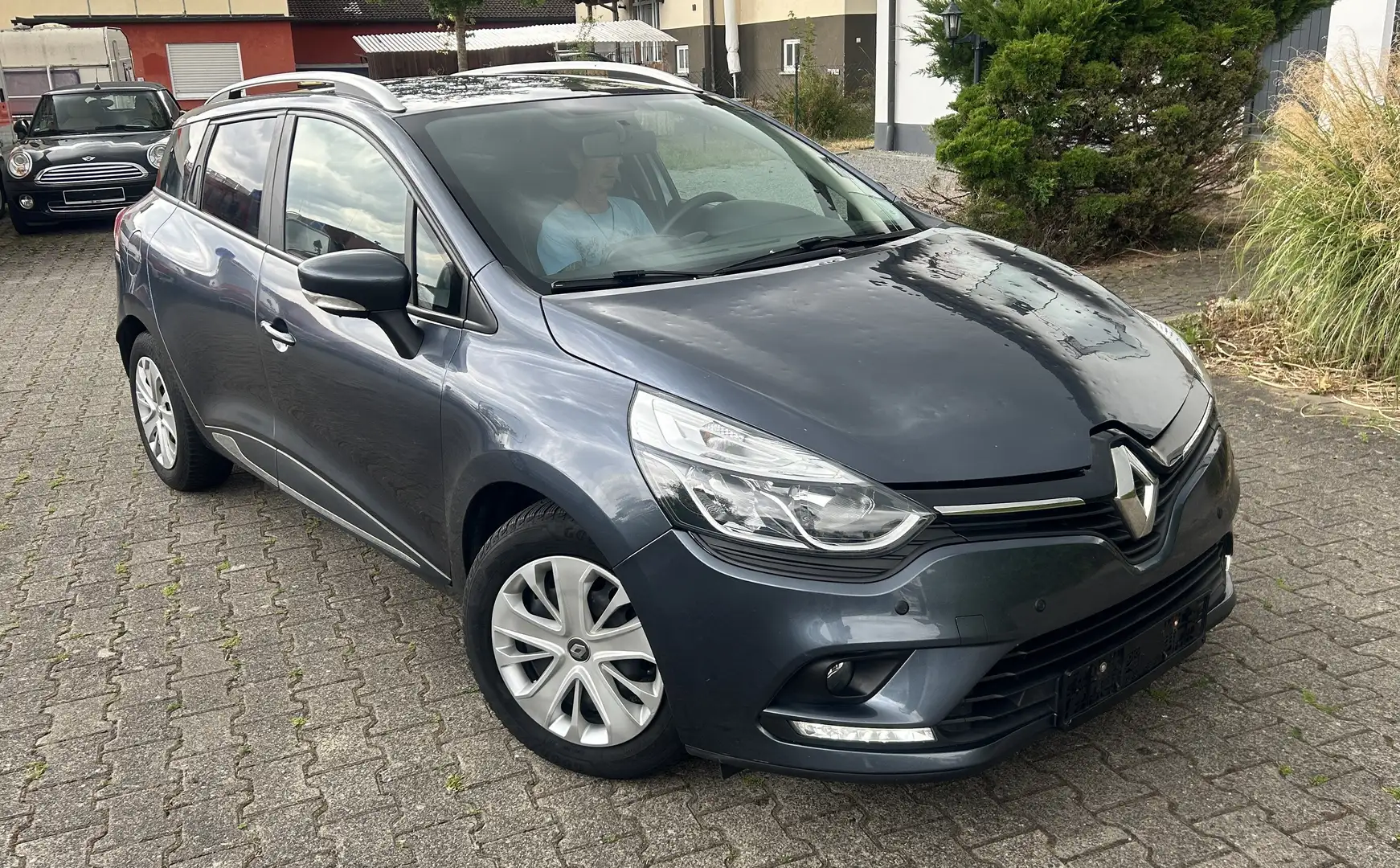 Renault Clio Grandtour 1.5 dCi Edition 1. Hand Navi PDC Grau - 1