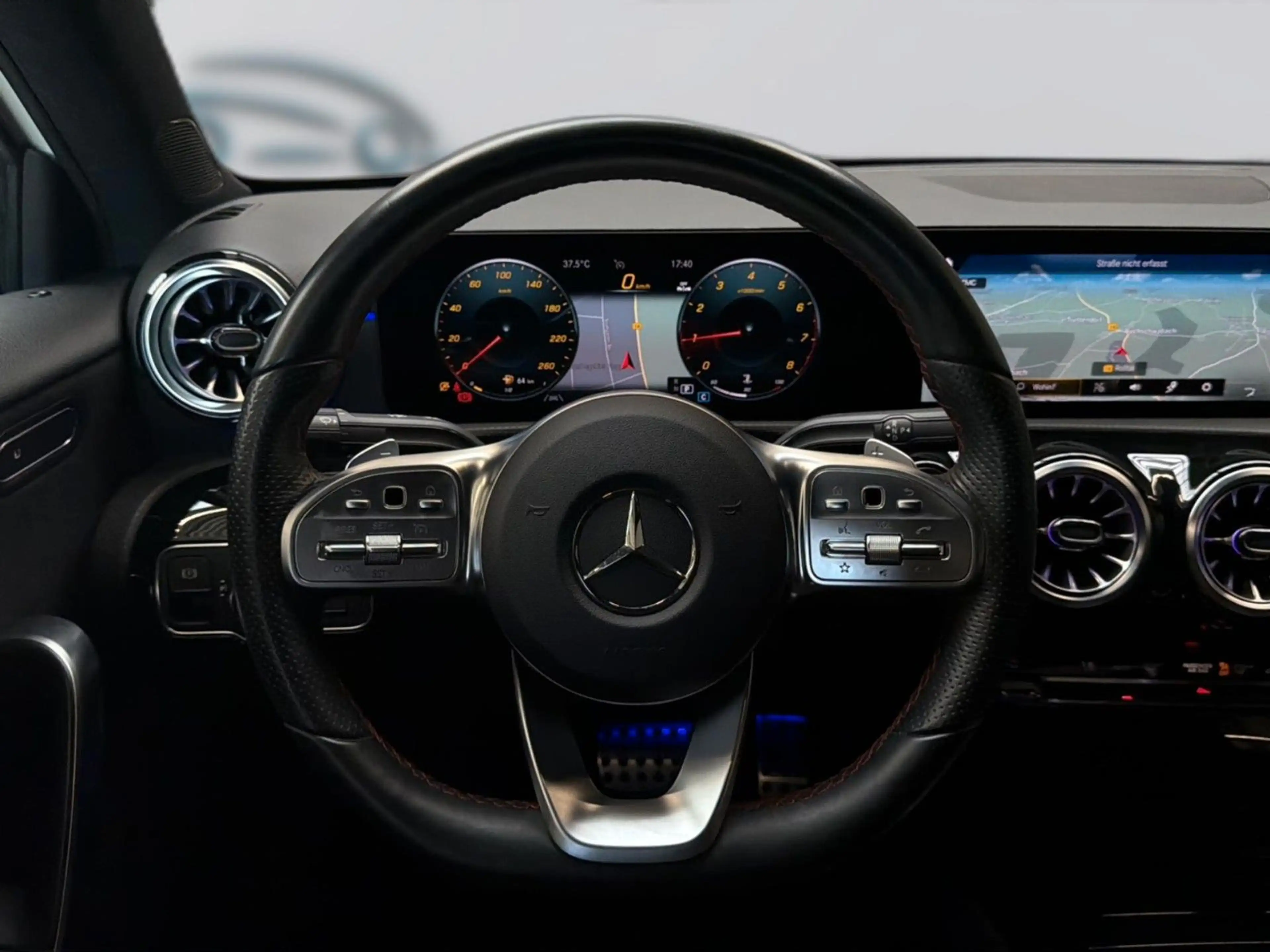Mercedes-Benz A 200 Lim /LED/SHZ/PDC/Night-Paket/AMG Line/TEMP — photo 9