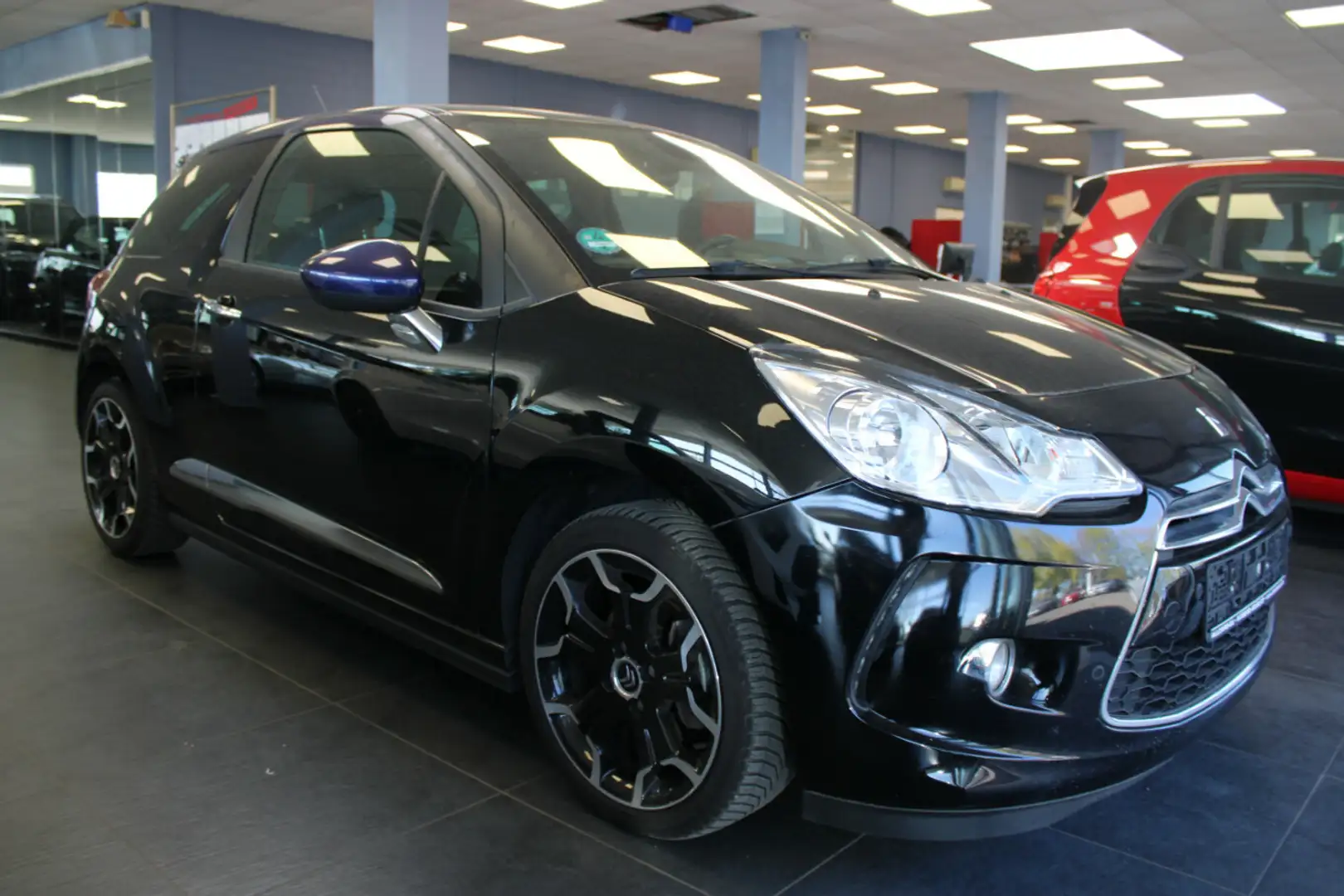 Citroen DS3 THP 155 SportChic Schwarz - 1