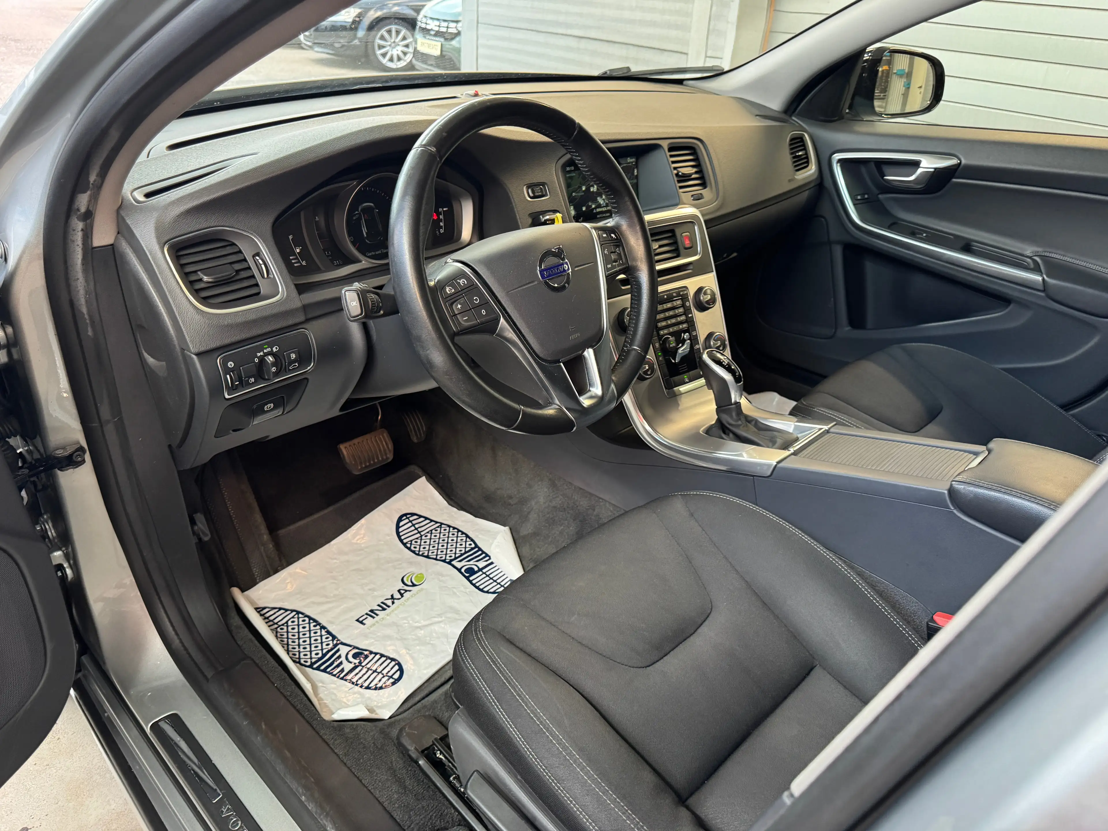 Volvo V60 Cross Country Kinetic — photo 11
