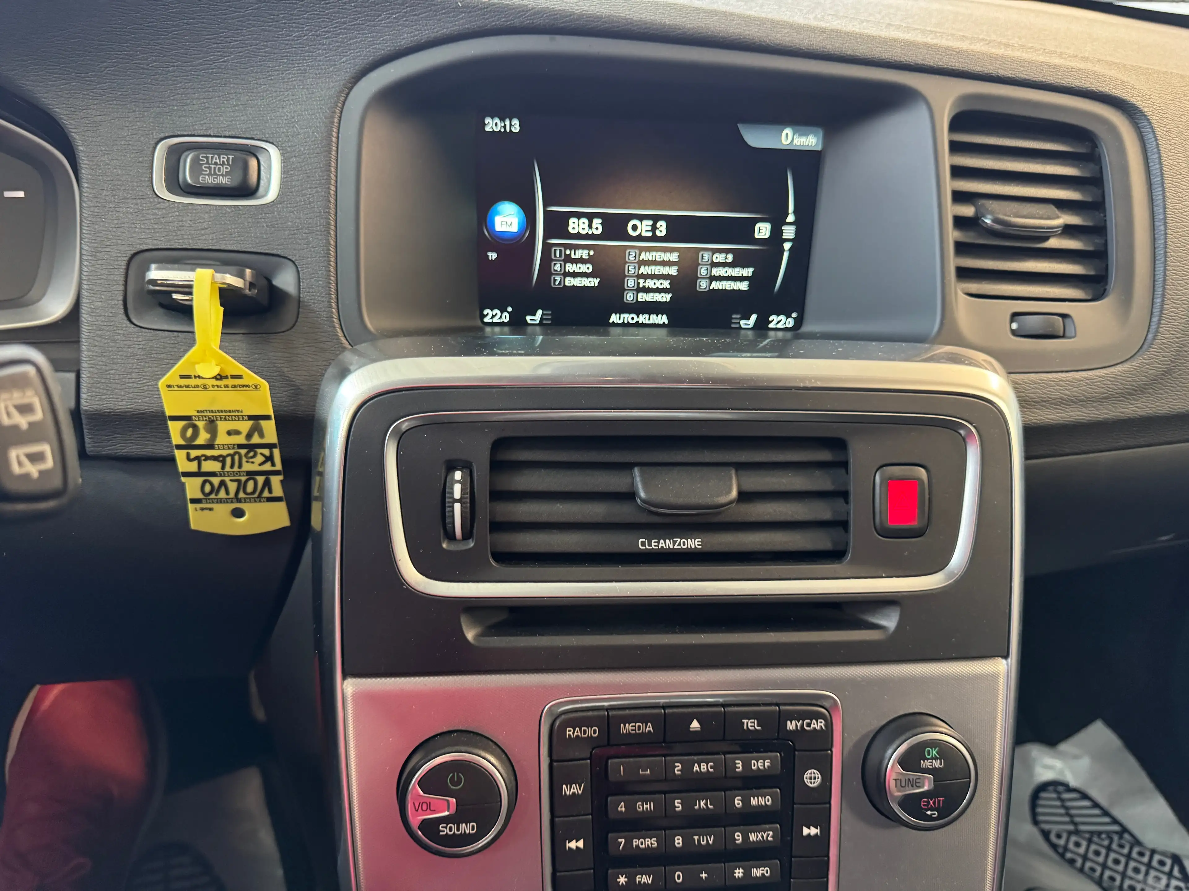 Volvo V60 Cross Country Kinetic — photo 15