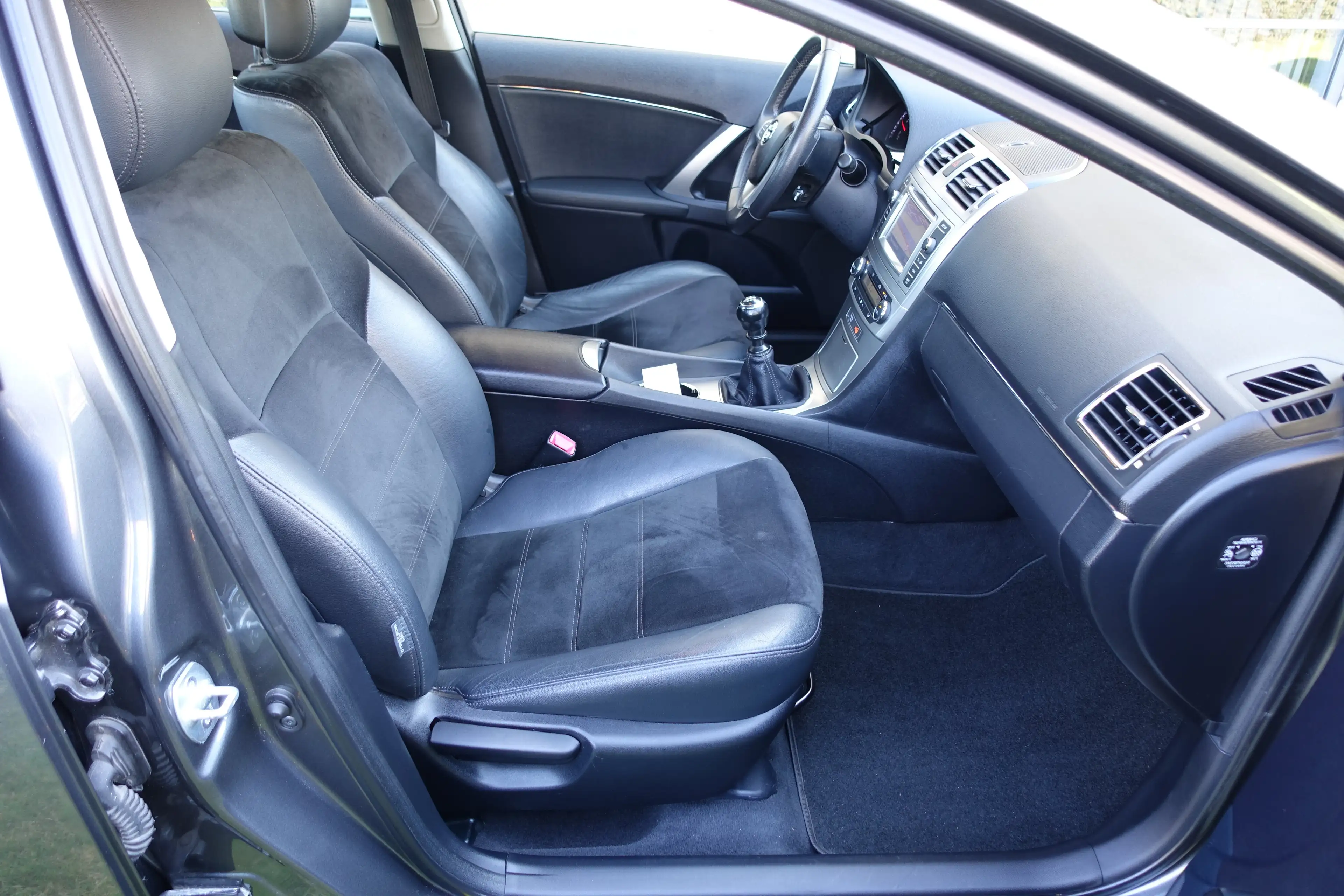 Toyota Avensis 2.0 D-4D Edition Eerste eigenaar/Premier propriete — photo 14