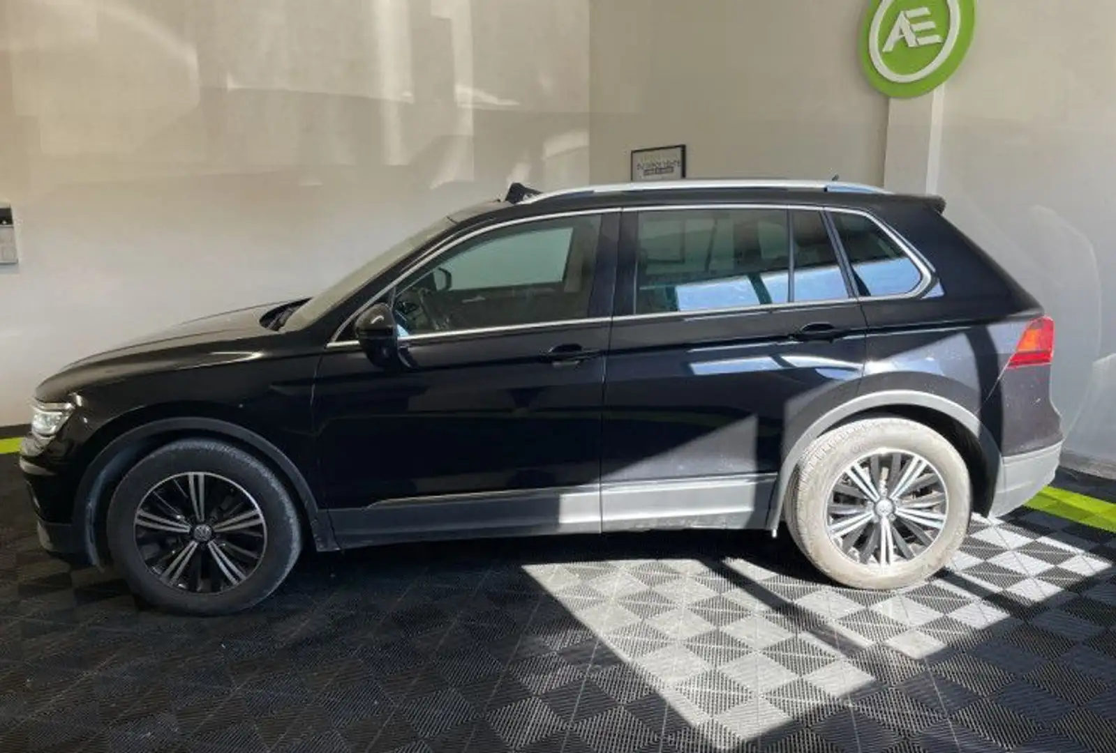 Volkswagen Tiguan II 2.0 TDI 150ch IQ.Drive Euro6d-T + TOIT OUVRANT + OPTIONS Noir - 2