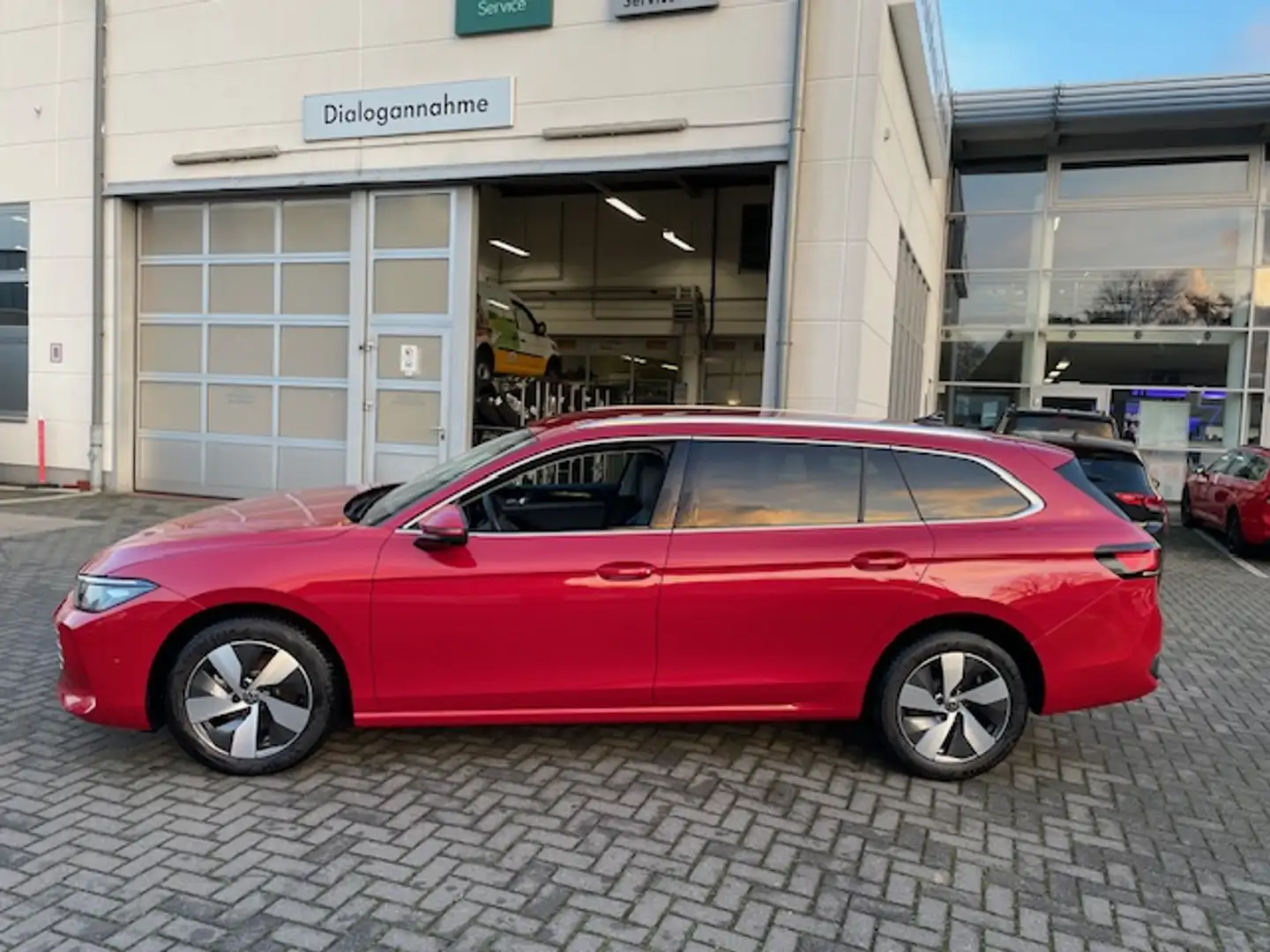 Volkswagen Passat Variant 1.5 eTSi DSG Business R-Kamera SideAssist ACC e... Rot - 2