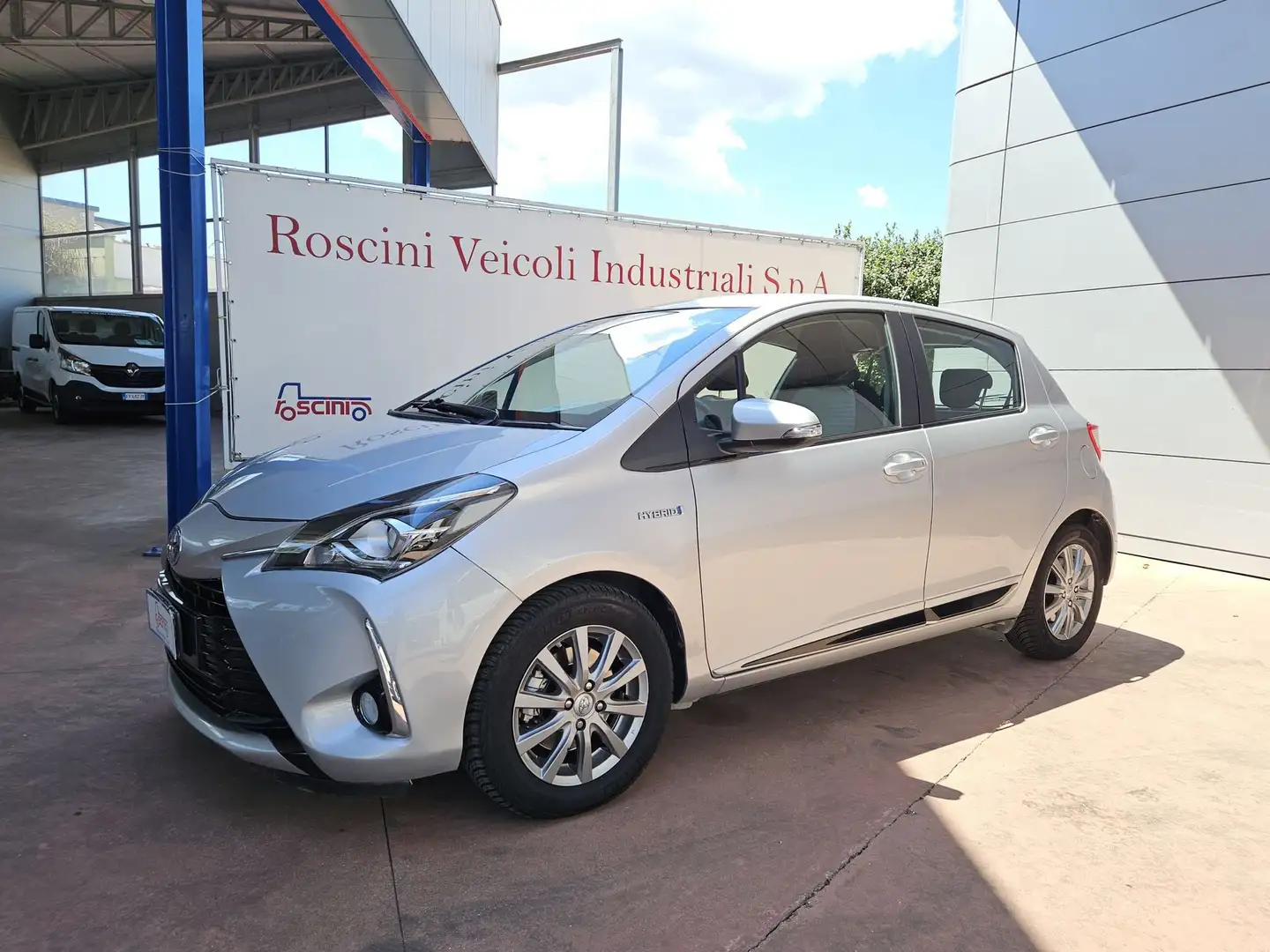 Toyota Yaris Yaris 1.5 Hybrid 5 porte Cool Argento - 1