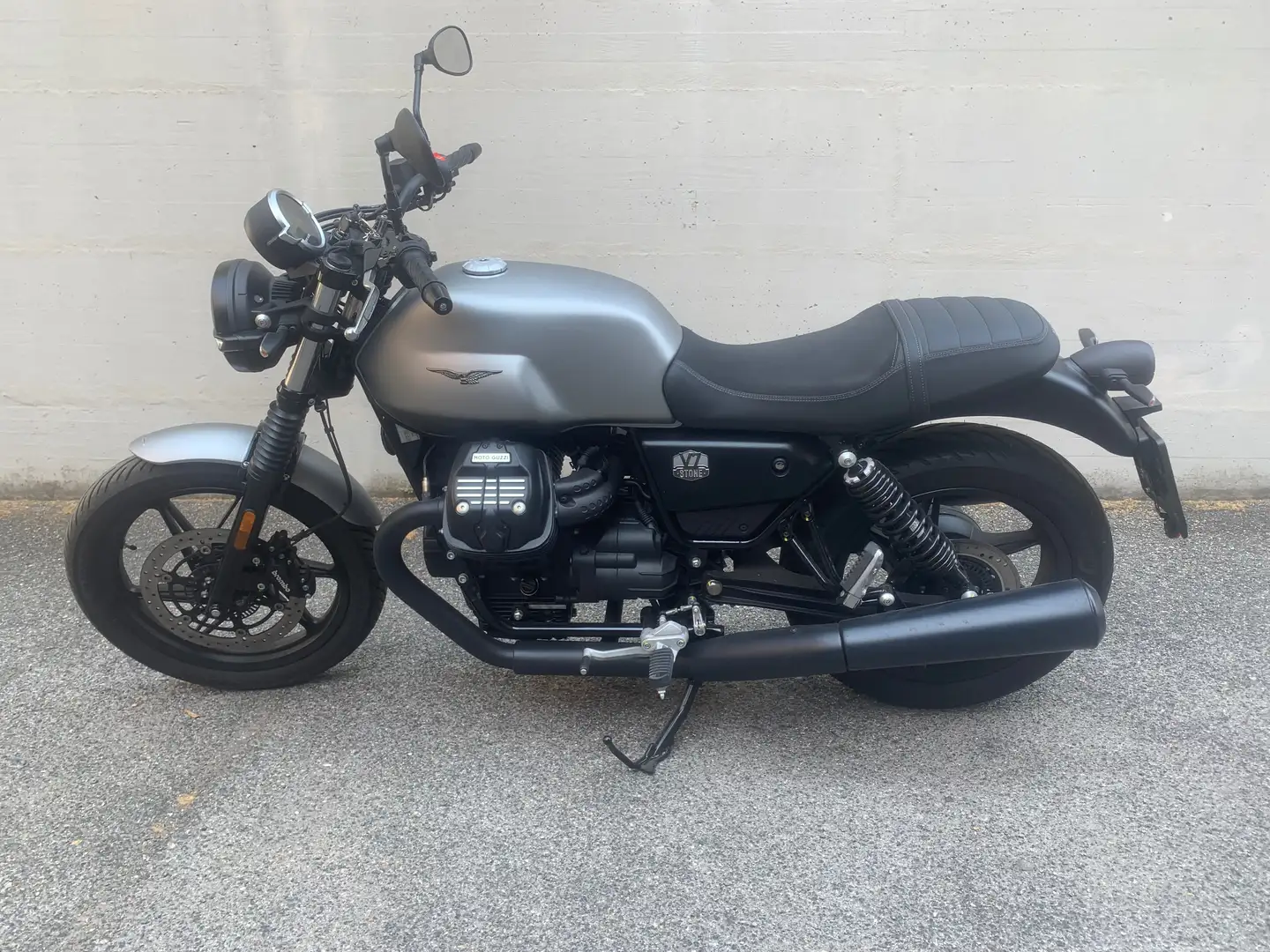 Moto Guzzi V 7 STONE Srebrny - 1