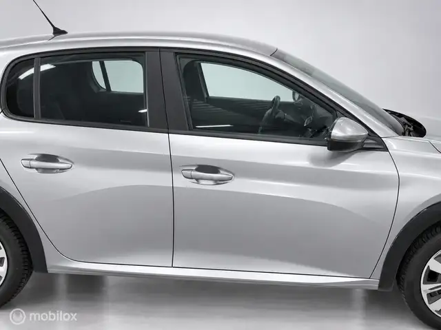 Peugeot E-208 view 10