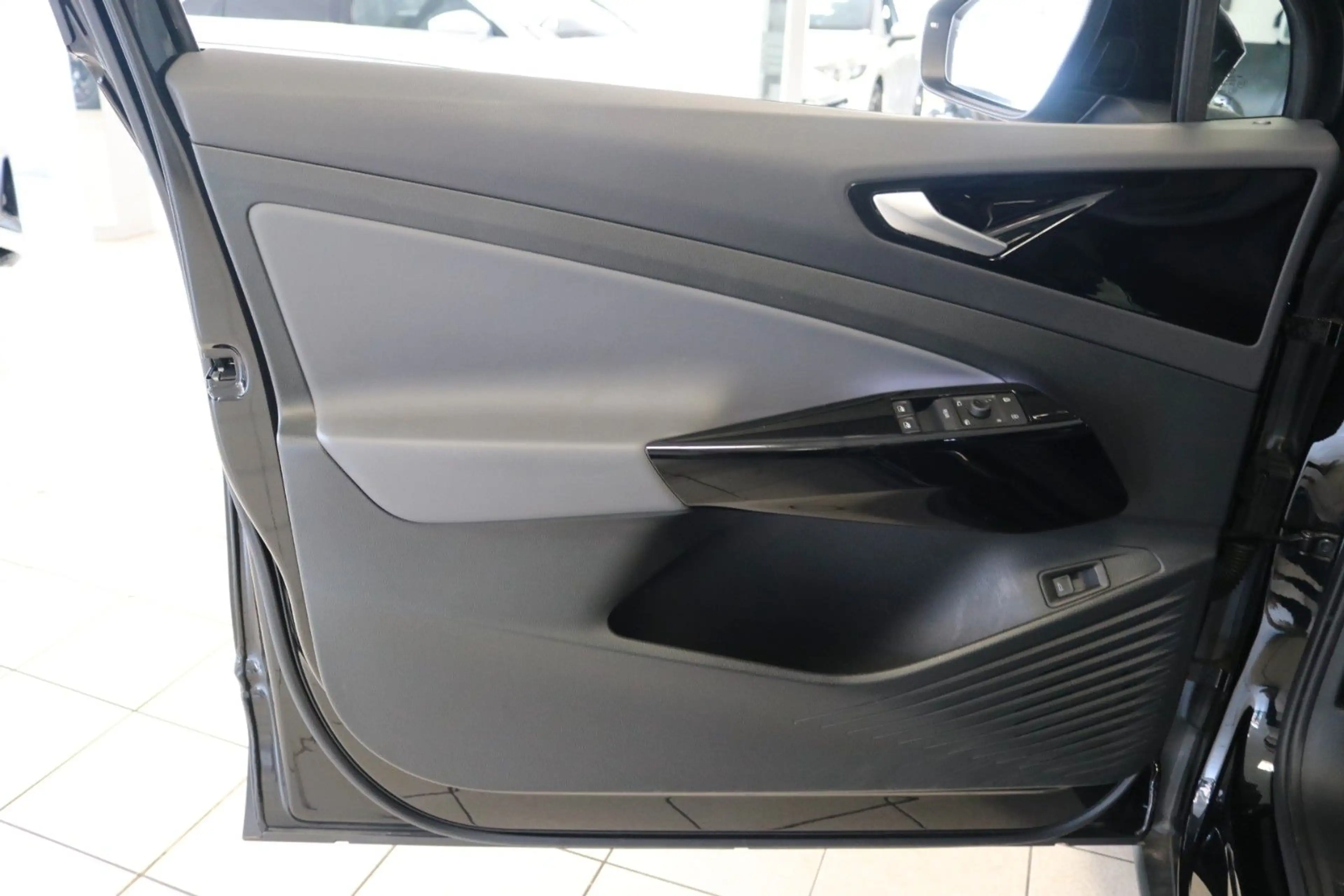 Volkswagen ID.4 Pro Performance 150 kW 360° ACC STHZ 95% — photo 14