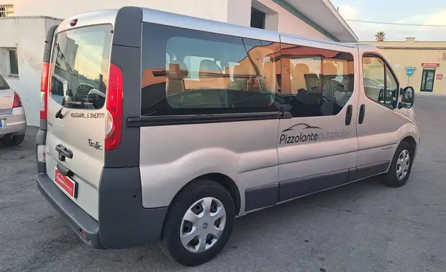 Renault Trafic Passengers