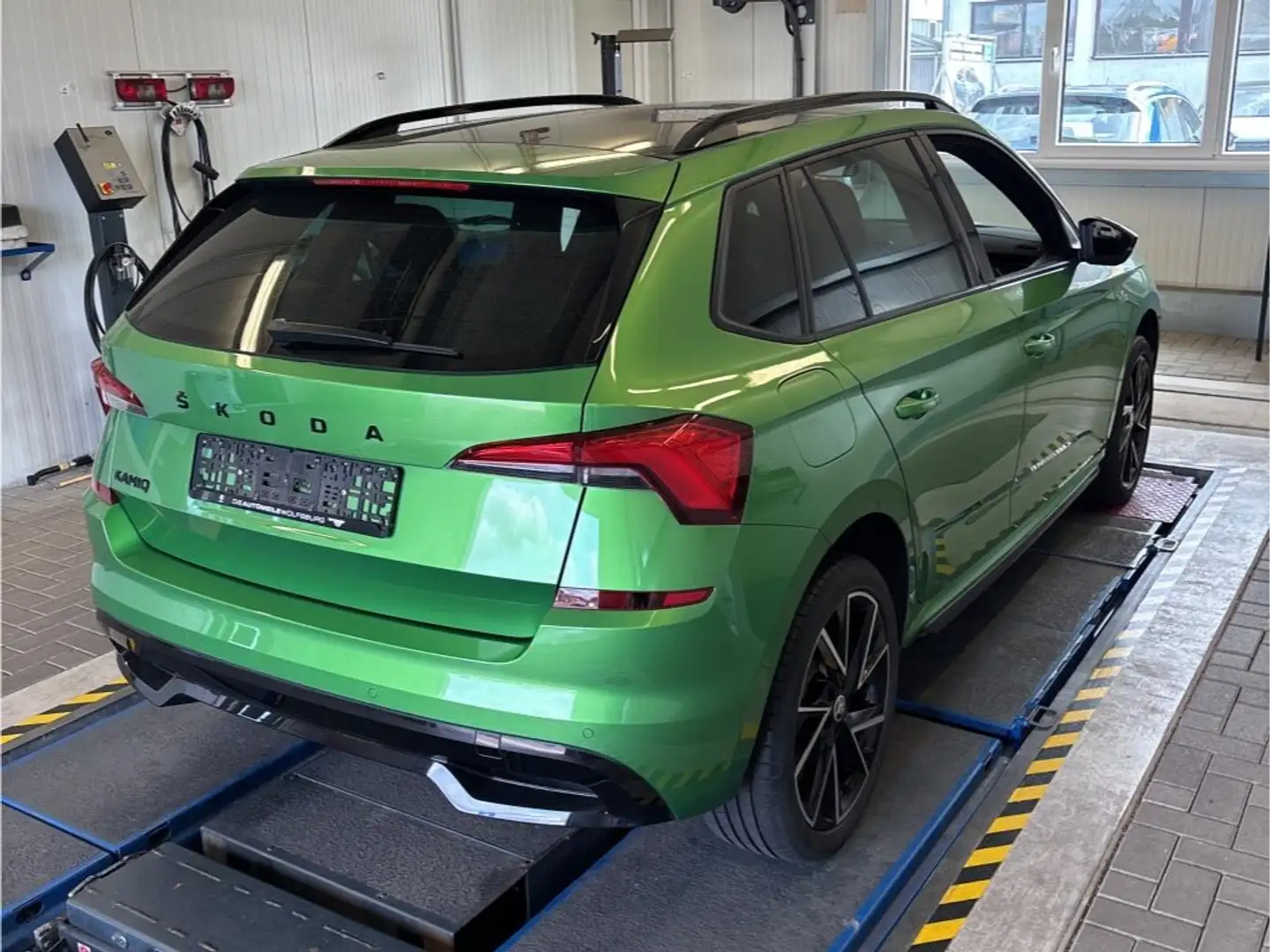 Skoda Kamiq 1.0 TSI MONTE CARLO PANO AHK SITZHZG PDC Grün - 2
