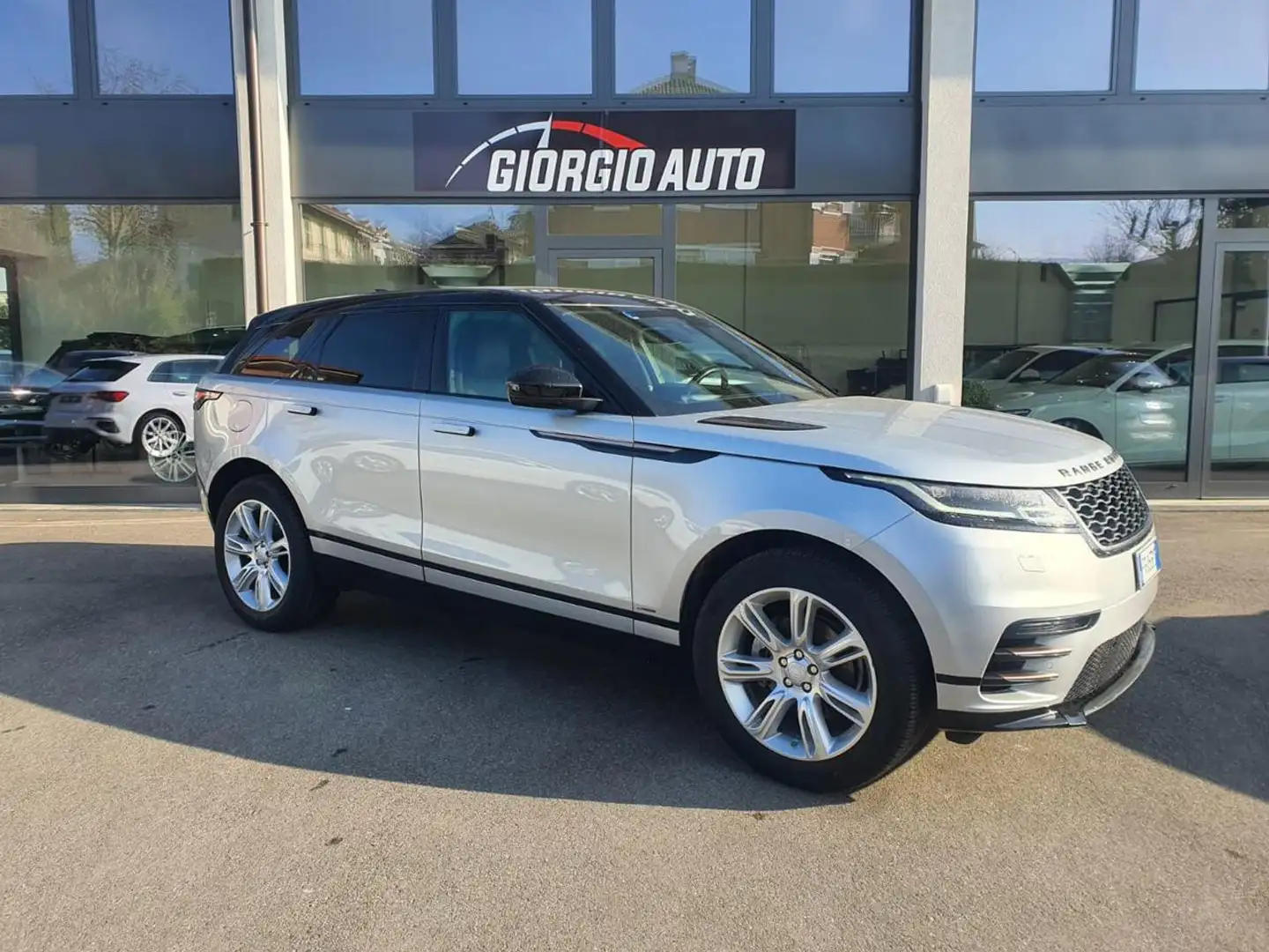 Land Rover Range Rover Velar 2.0D I4 240 CV R-Dynamic SE Zilver - 2