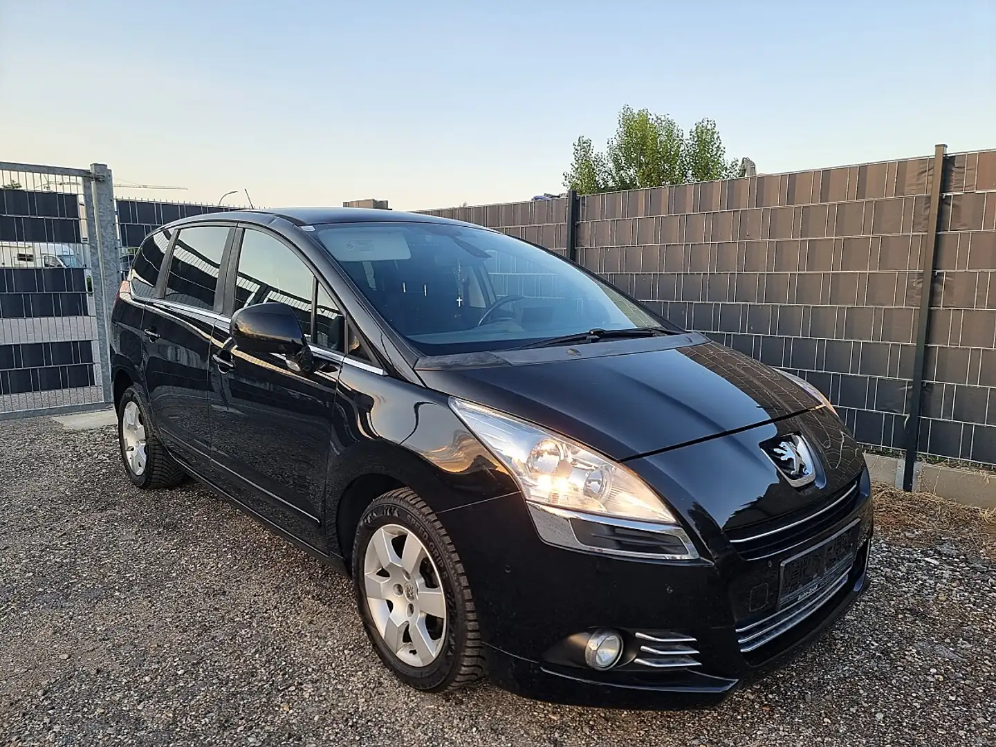 Peugeot 5008 1.6 Hdi Edition **AUTOMATIK **PANORAMA Schwarz - 2