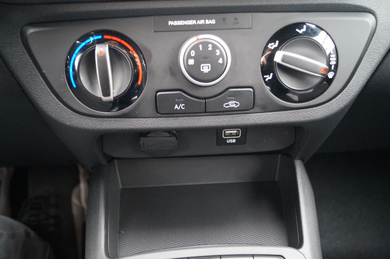 Hyundai i10 1.0 GDi CONNECT & GO NAVI/DAB+/APPLE/KAMERA — photo 11