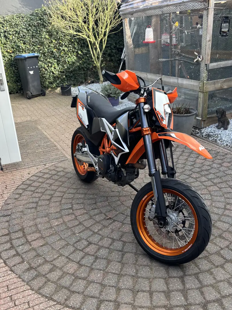 KTM 690 SMC R Supermoto - 2