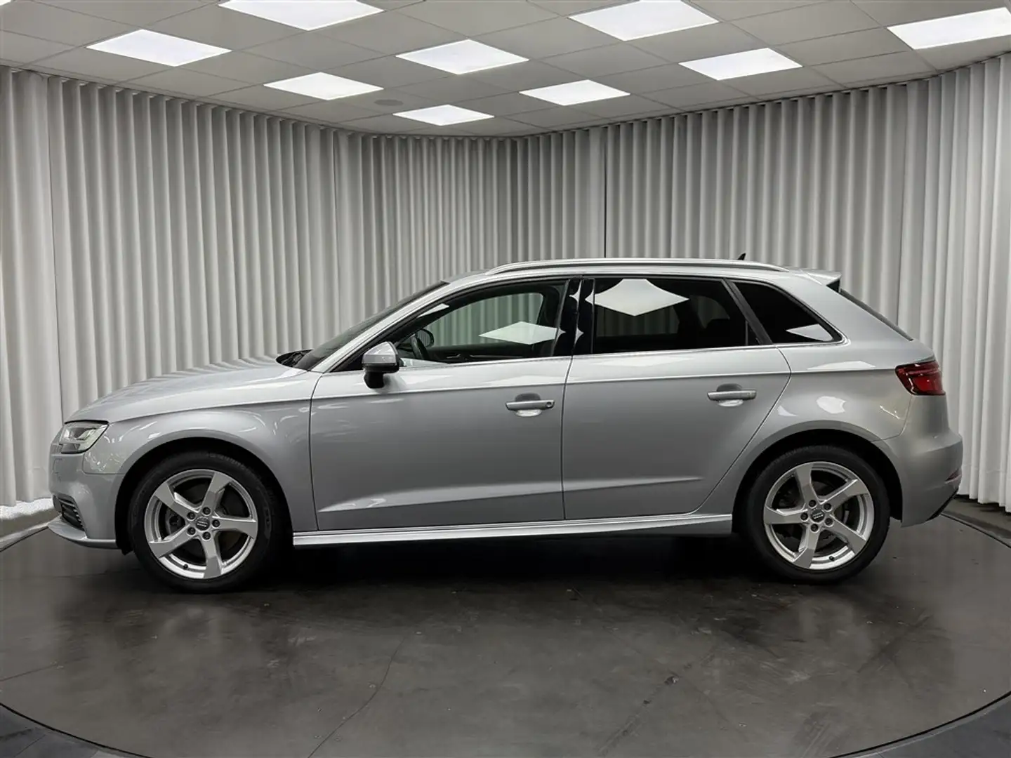 Audi A3 40 e-Tron / Clima / ACC / DAB / App / Zetelverw. Zilver - 2