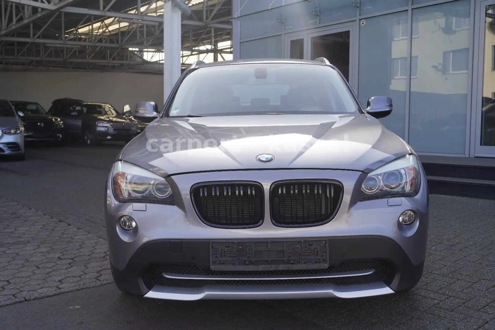 BMW X1 18 d sDrive  Automatik/Navi/PDC/Xenon/AHK Grau - 2