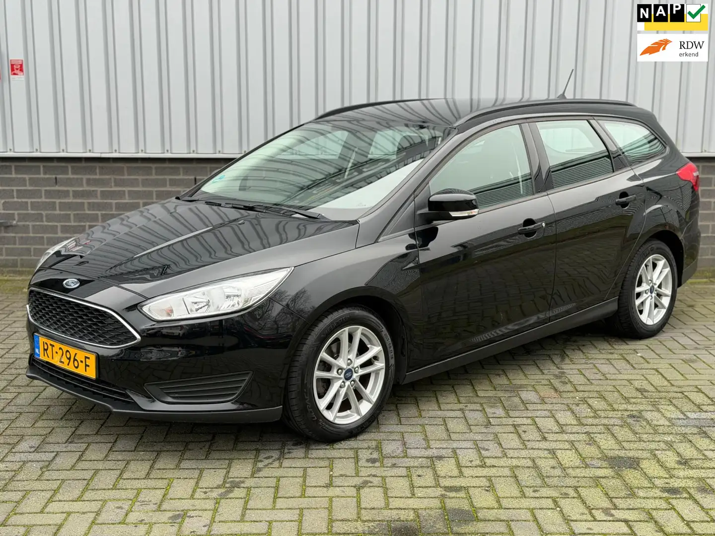 Ford Focus Wagon 1.0 Trend |Navi|CruiseCtrl|Carplay|PDC|Airco Noir - 1