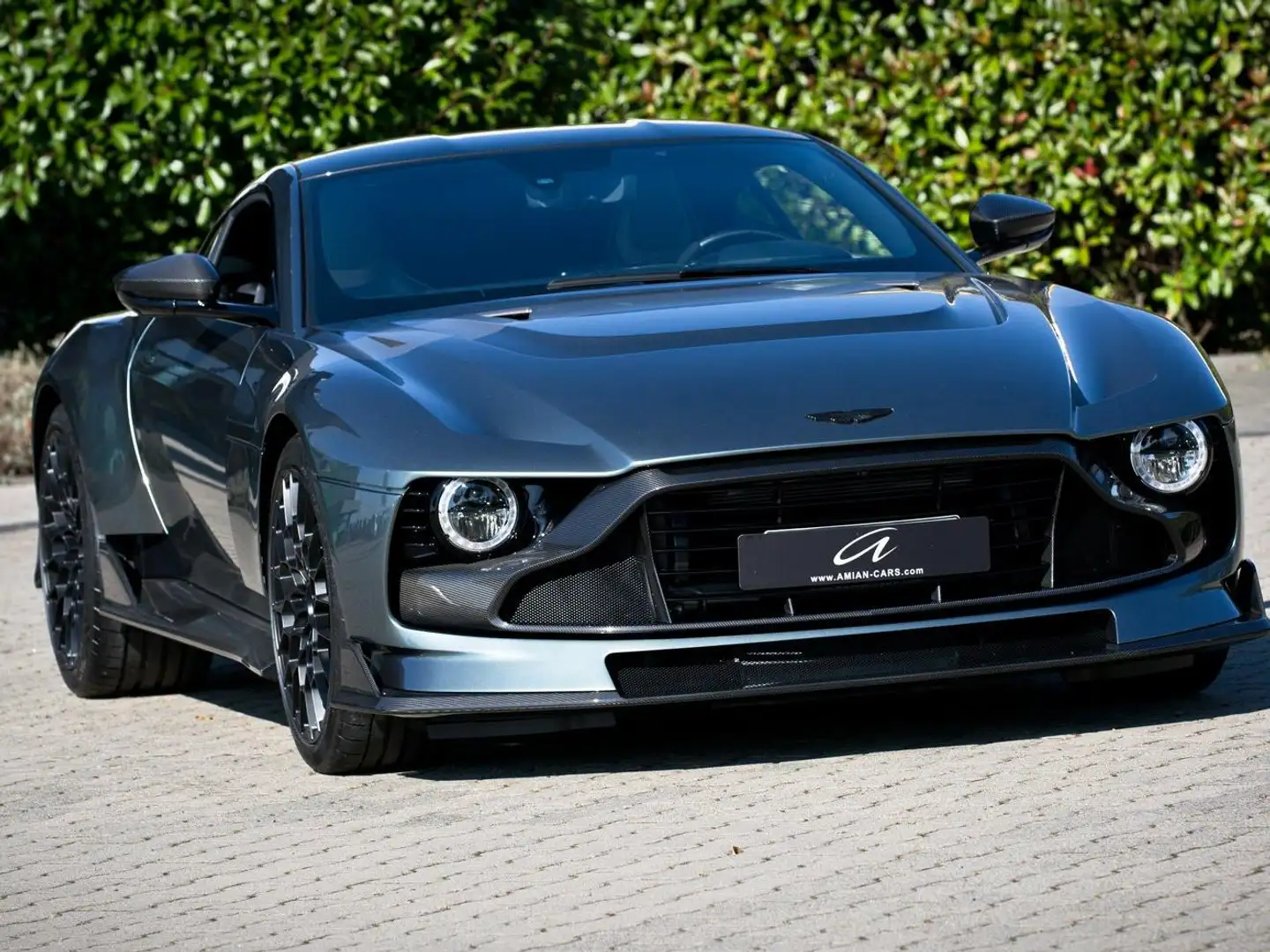 Aston Martin Valour Groen - 1