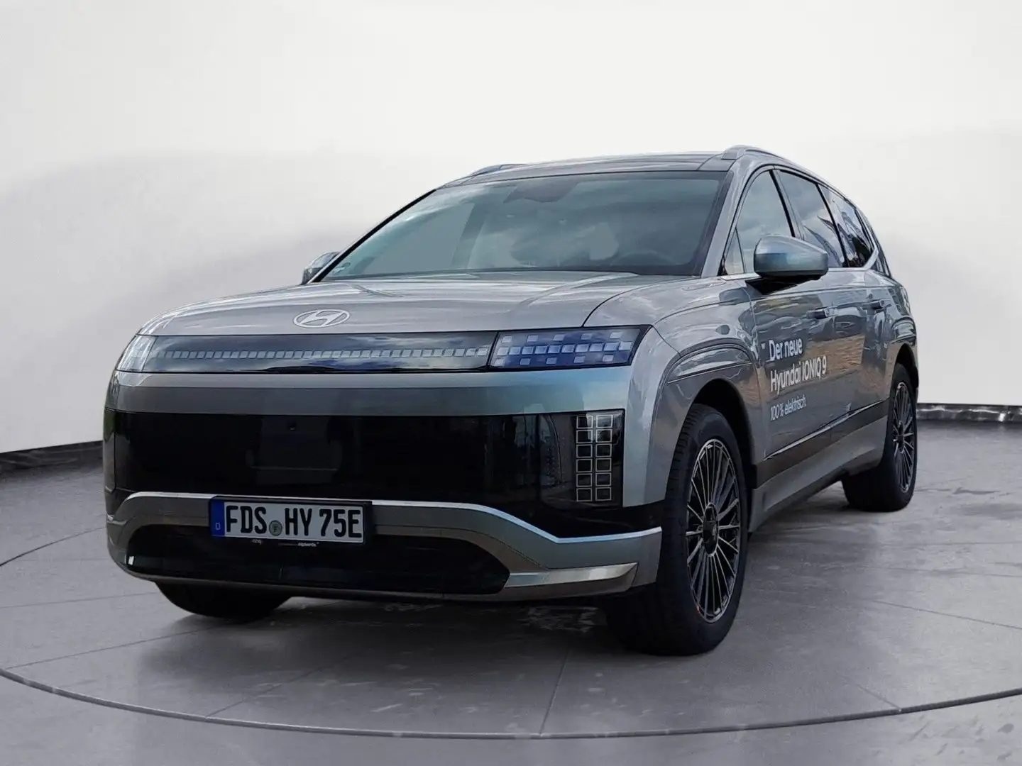 Hyundai IONIQ 9 6-Sitzer UNIQ 4WD 110KWh 600 KM Reichwei Šedá - 2