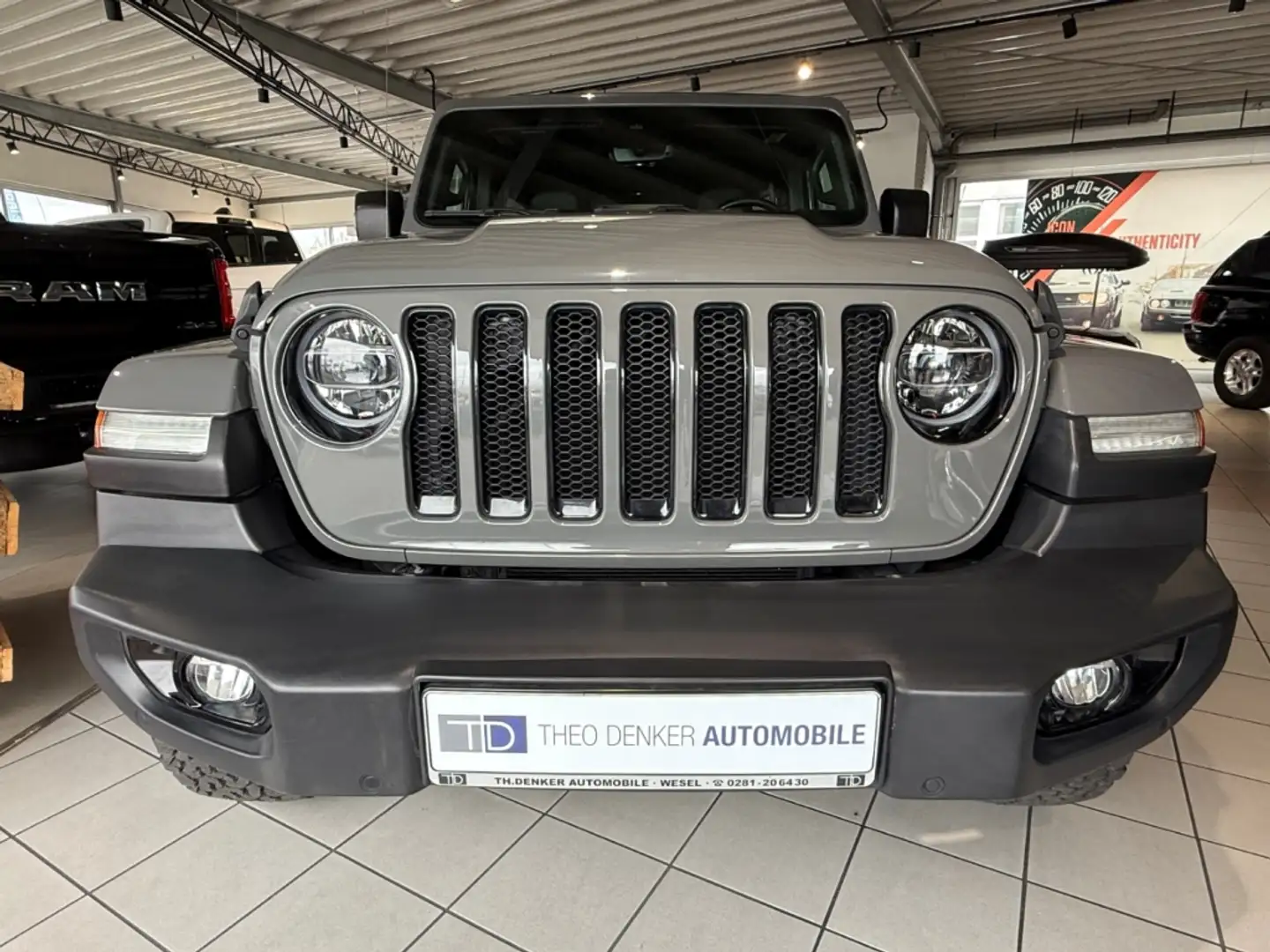 Jeep Wrangler Unlimited Sahara CRDi  Multijet,SKY,ACC Gris - 2