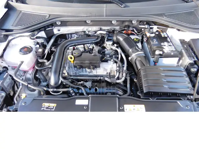 Volkswagen T-Roc view 8