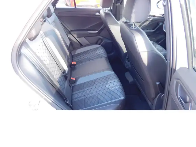 Volkswagen T-Roc view 10