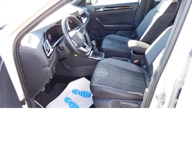 Volkswagen T-Roc view 7