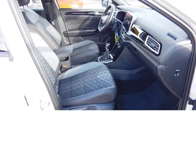 Volkswagen T-Roc view 9