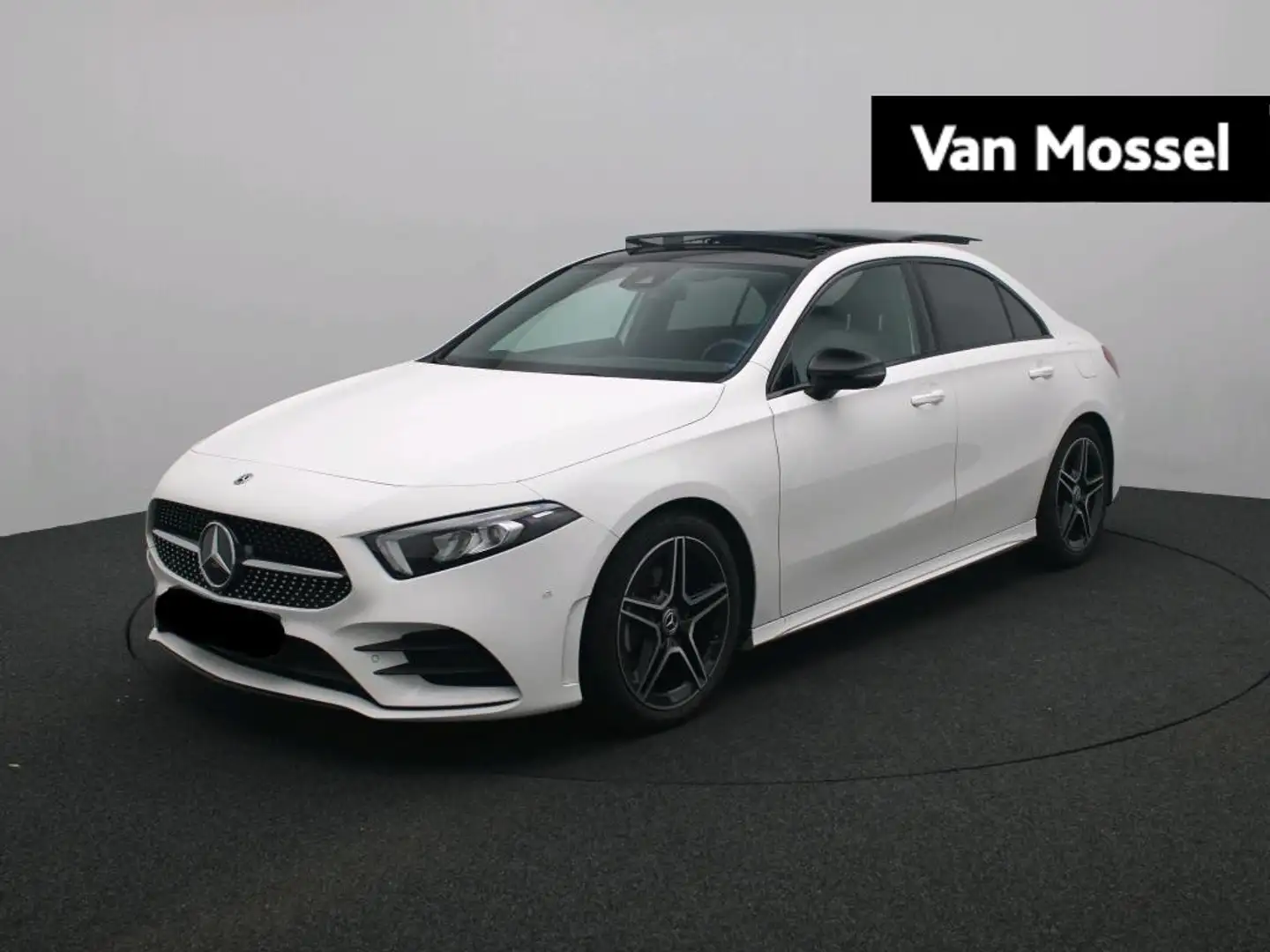 Mercedes-Benz A 180 Limousine AMG LINE + PANORAMISCH DAK + NIGHTPACK + Blanco - 1
