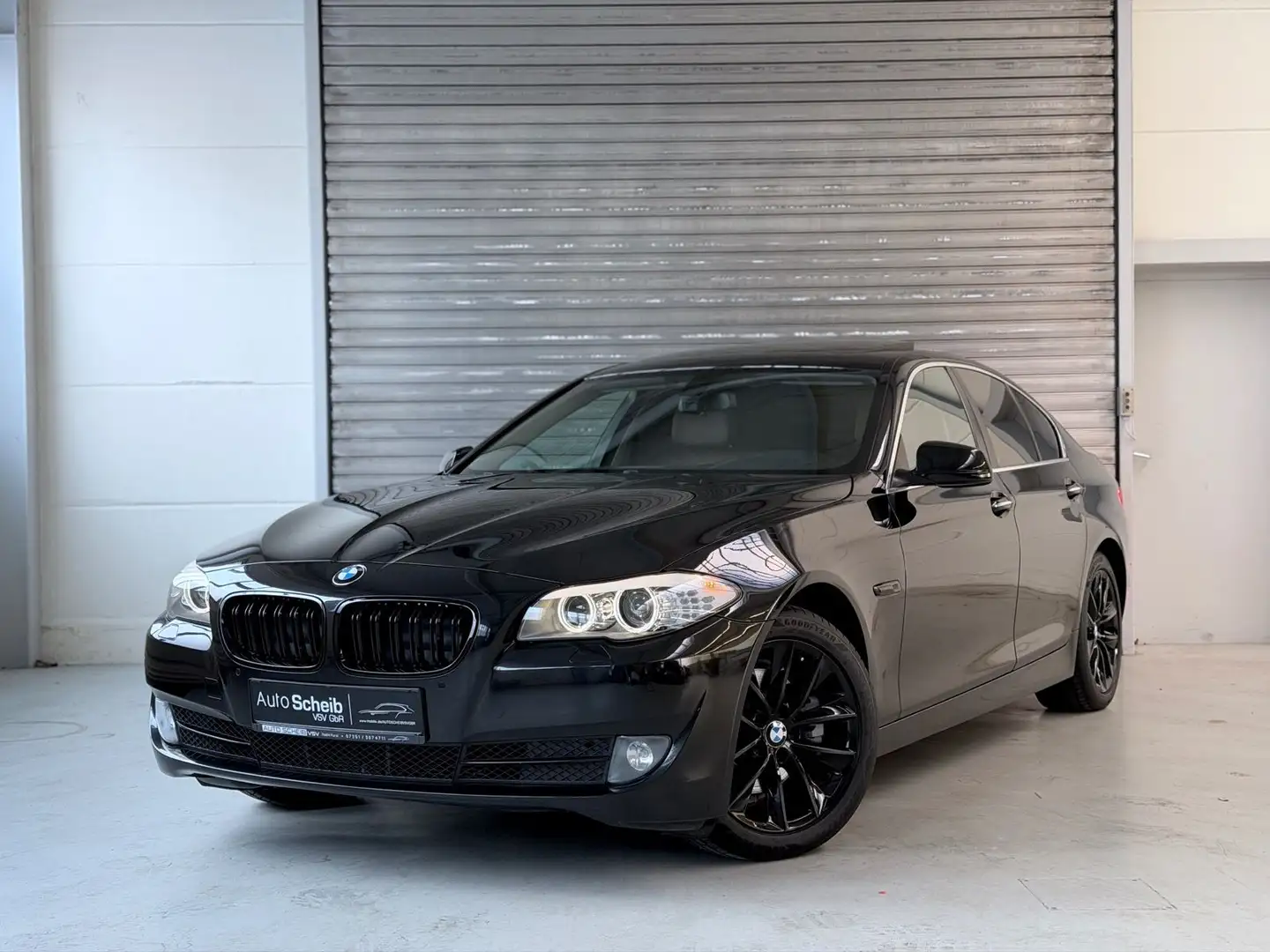BMW 520 d Aut.*Bi-Xenon*Kamera*Vollleder*Navi-Prof* Schwarz - 1