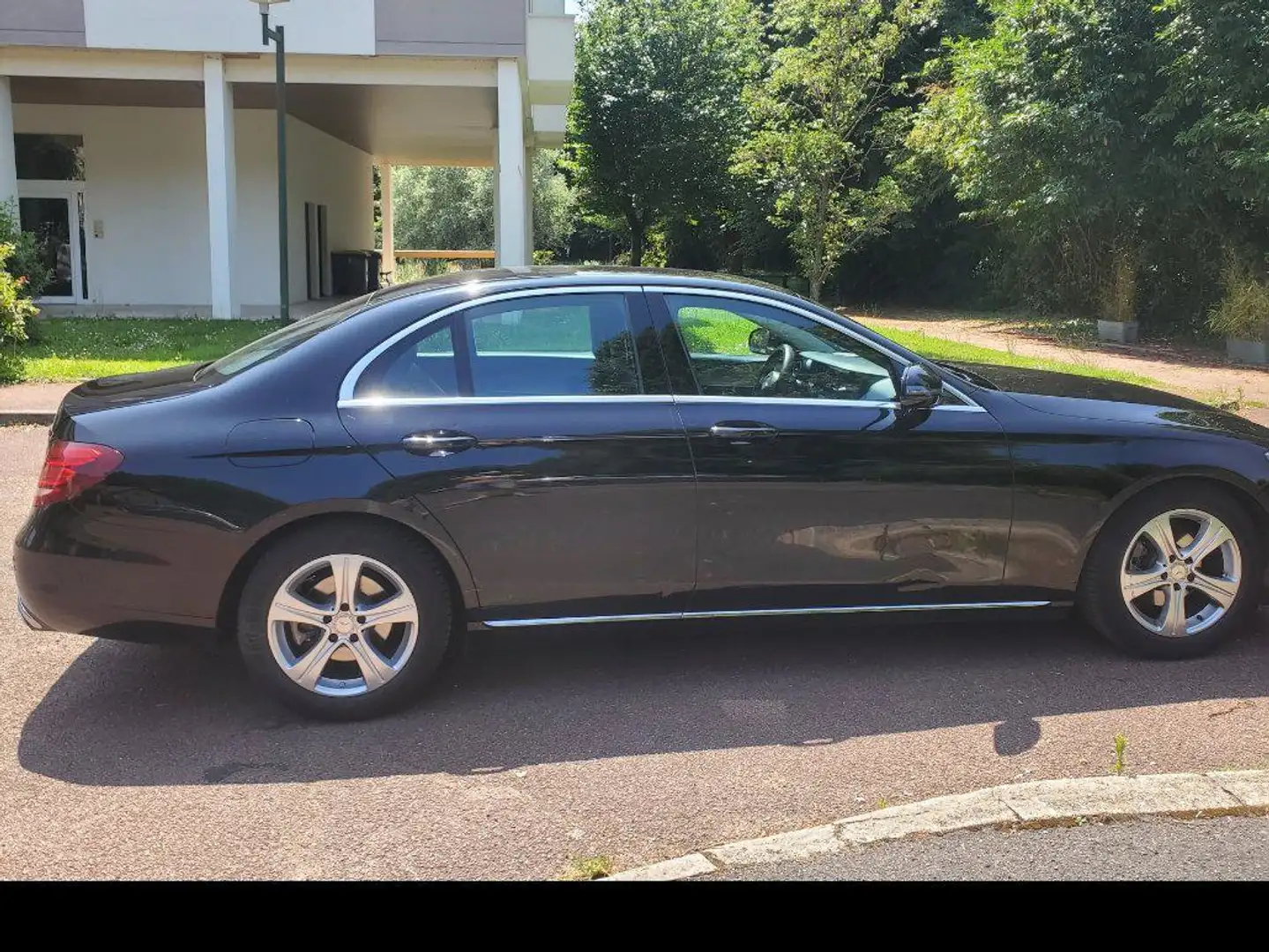 Mercedes-Benz E 220 Classe E 220 d 9G-Tronic 4-Matic Executive Noir - 1