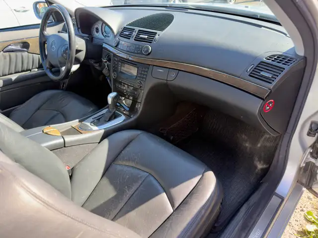 Mercedes-Benz E-Class view 8