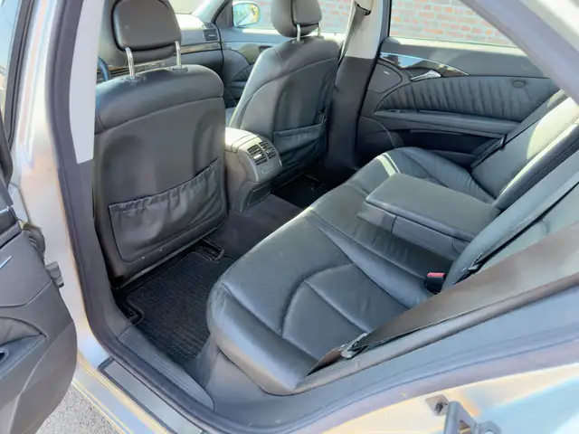 Mercedes-Benz E-Class view 6