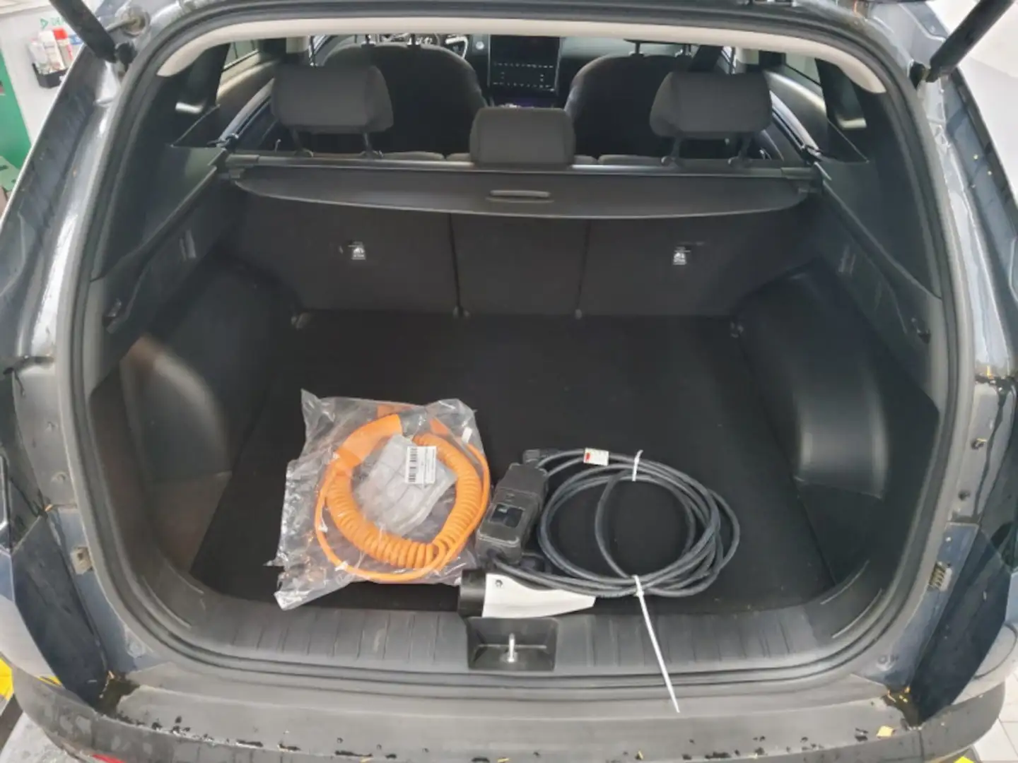 Hyundai TUCSON 1.6 Trend Plug-In Hybrid 4WD AHK , Paket As. Grau - 2