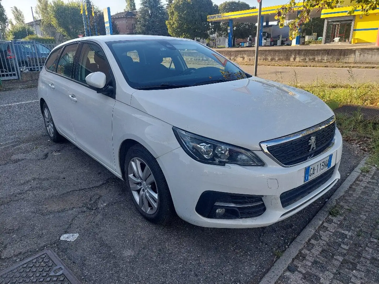Peugeot 308 BlueHDi 100 S&S SW Business Weiß - 2