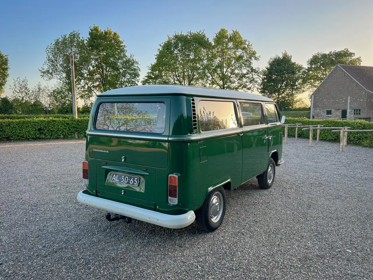Volkswagen T2AB Full nut and bolt restored Elm Green L60D Bay window, foto 5