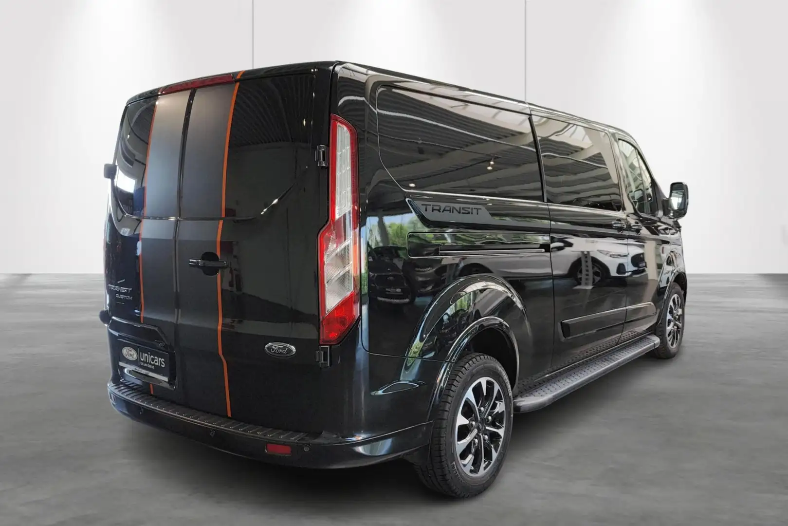 Ford Transit Custom 320 2.0 TDCI L2H1 Sport Noir - 2