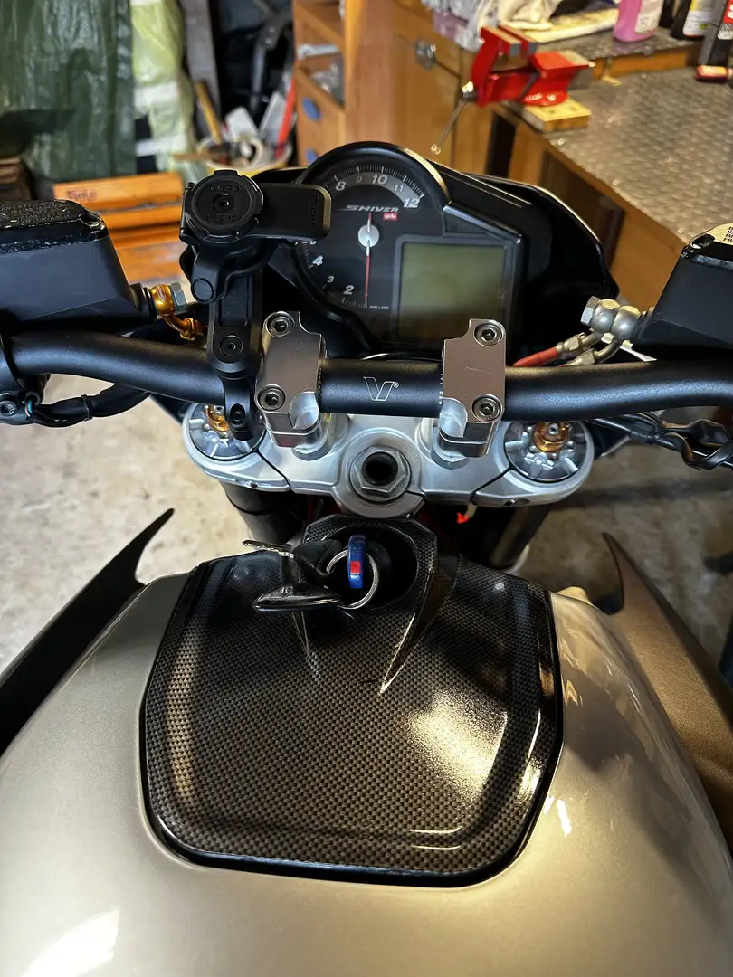 Aprilia Shiver 750 base - 1