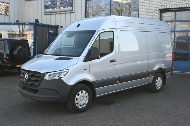 Mercedes-Benz 320 eSprinter L2H2 Select 81kWh Distronic, Navigatie e