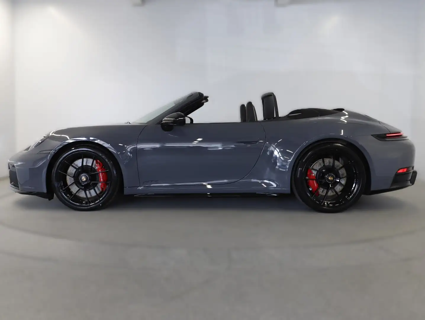 Porsche 911 Carrera 4 GTS Cabriolet Grau - 2