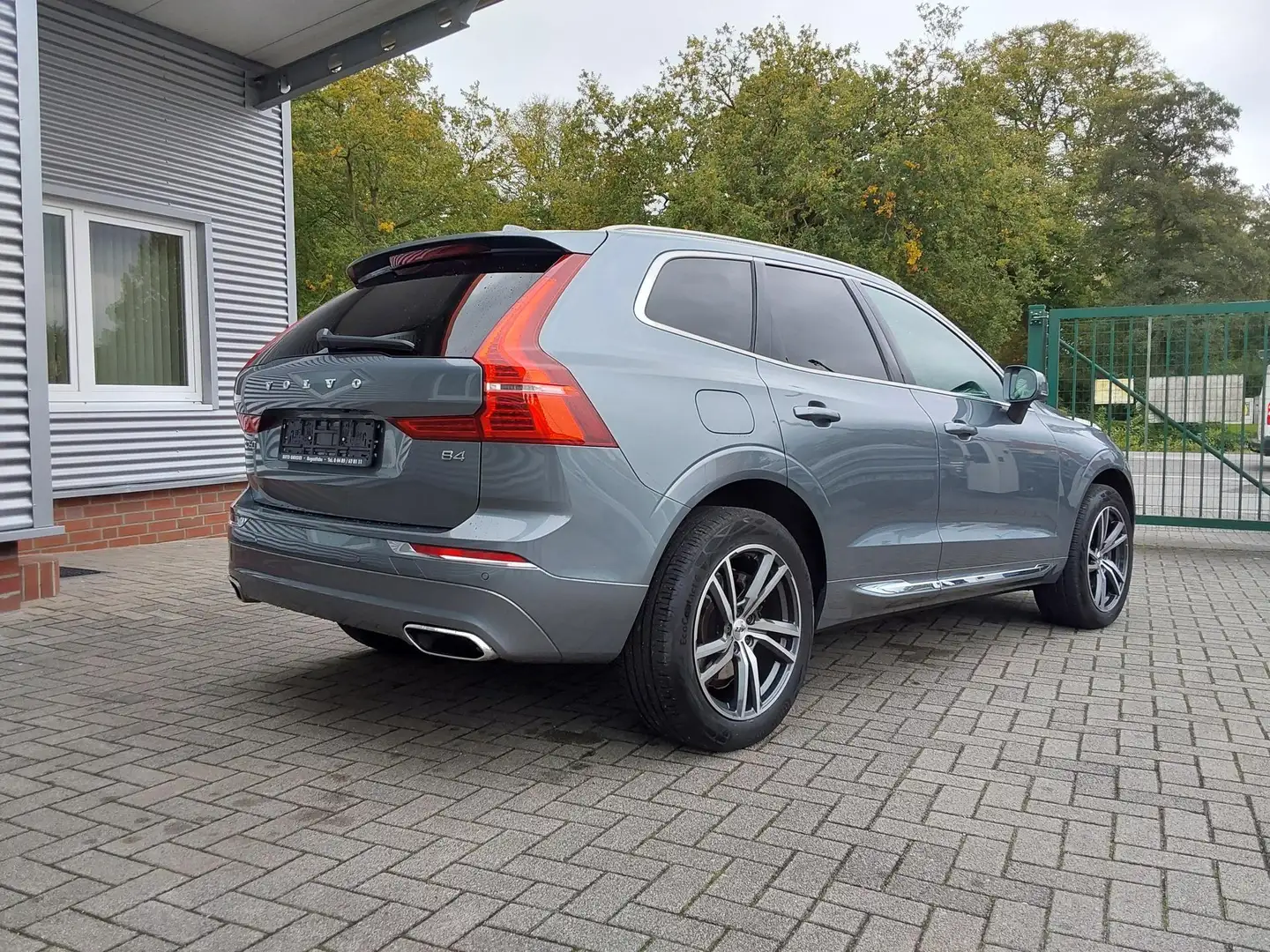Volvo XC60 B4 B Inscription ACC/LED/SHZ/PANO/H&K/KAM/AHK 1... Grau - 2