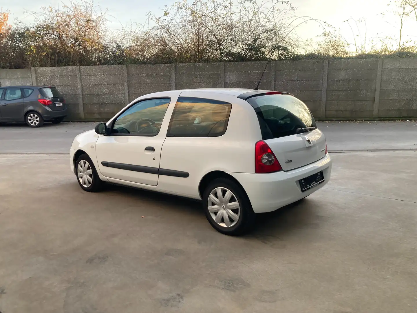 Renault Clio 1.2 benzine 11/2011 met 113000km*EURO 5* Airco* Weiß - 1